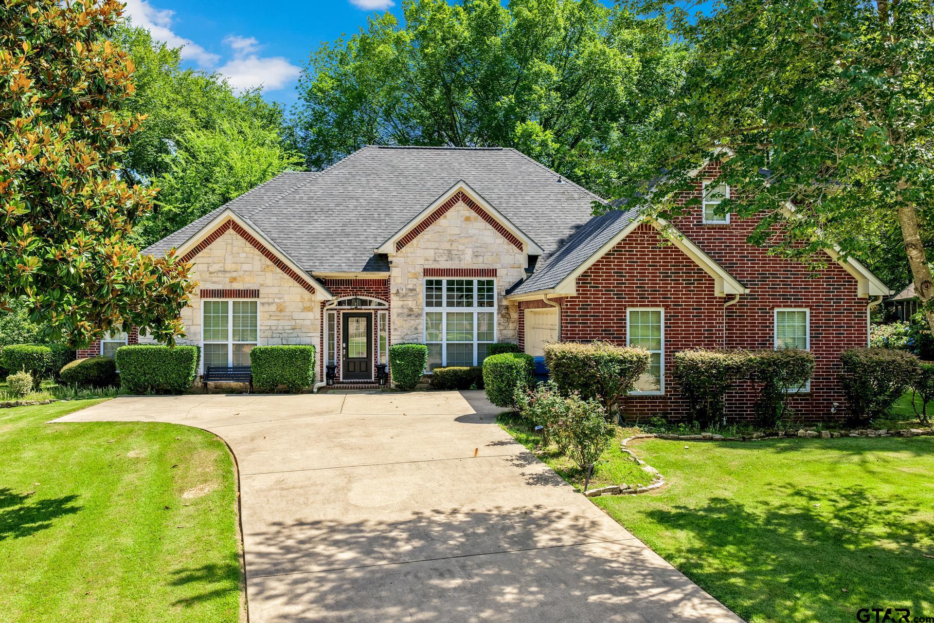 910 Holly Hill Ln