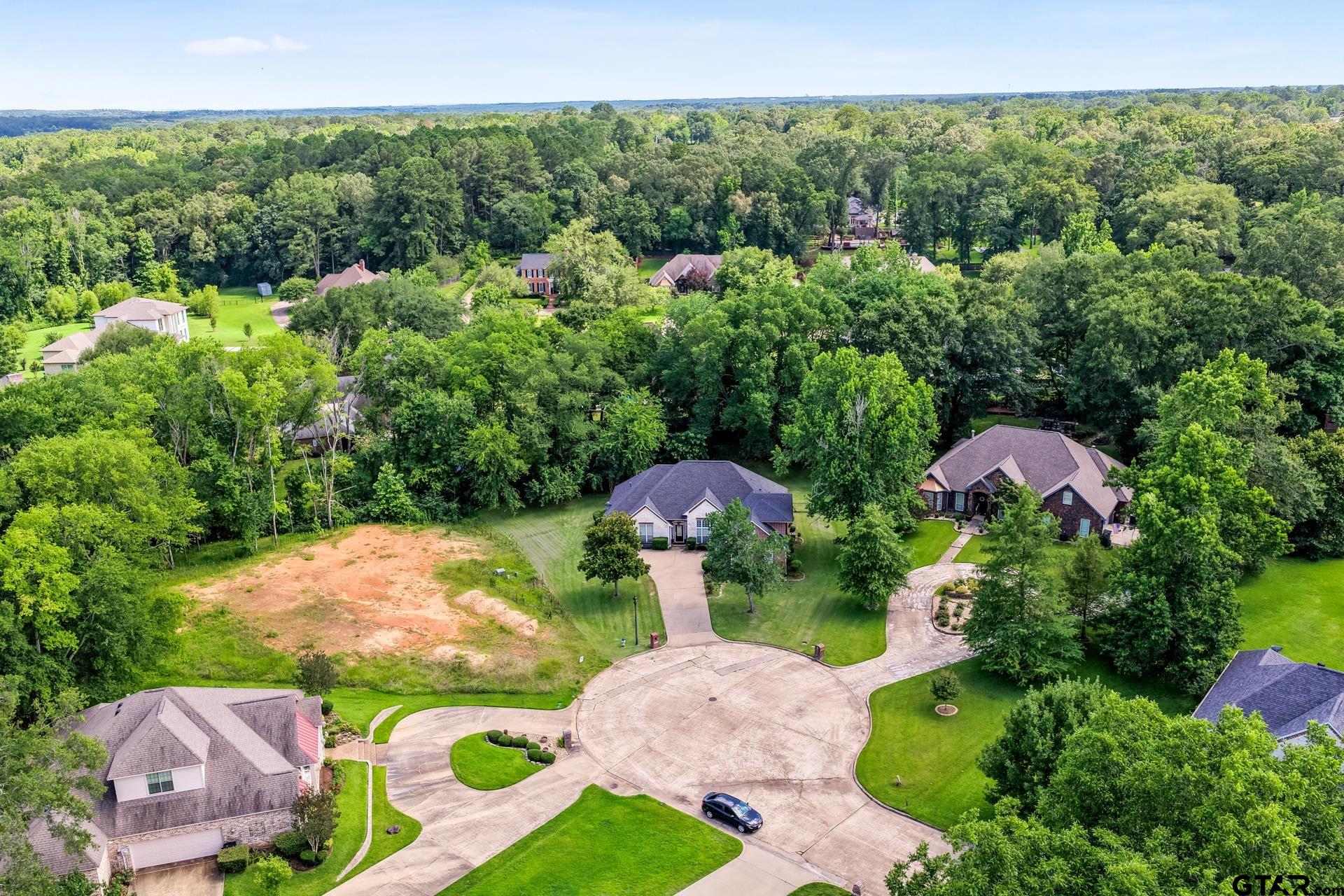 910 Holly Hill Ln