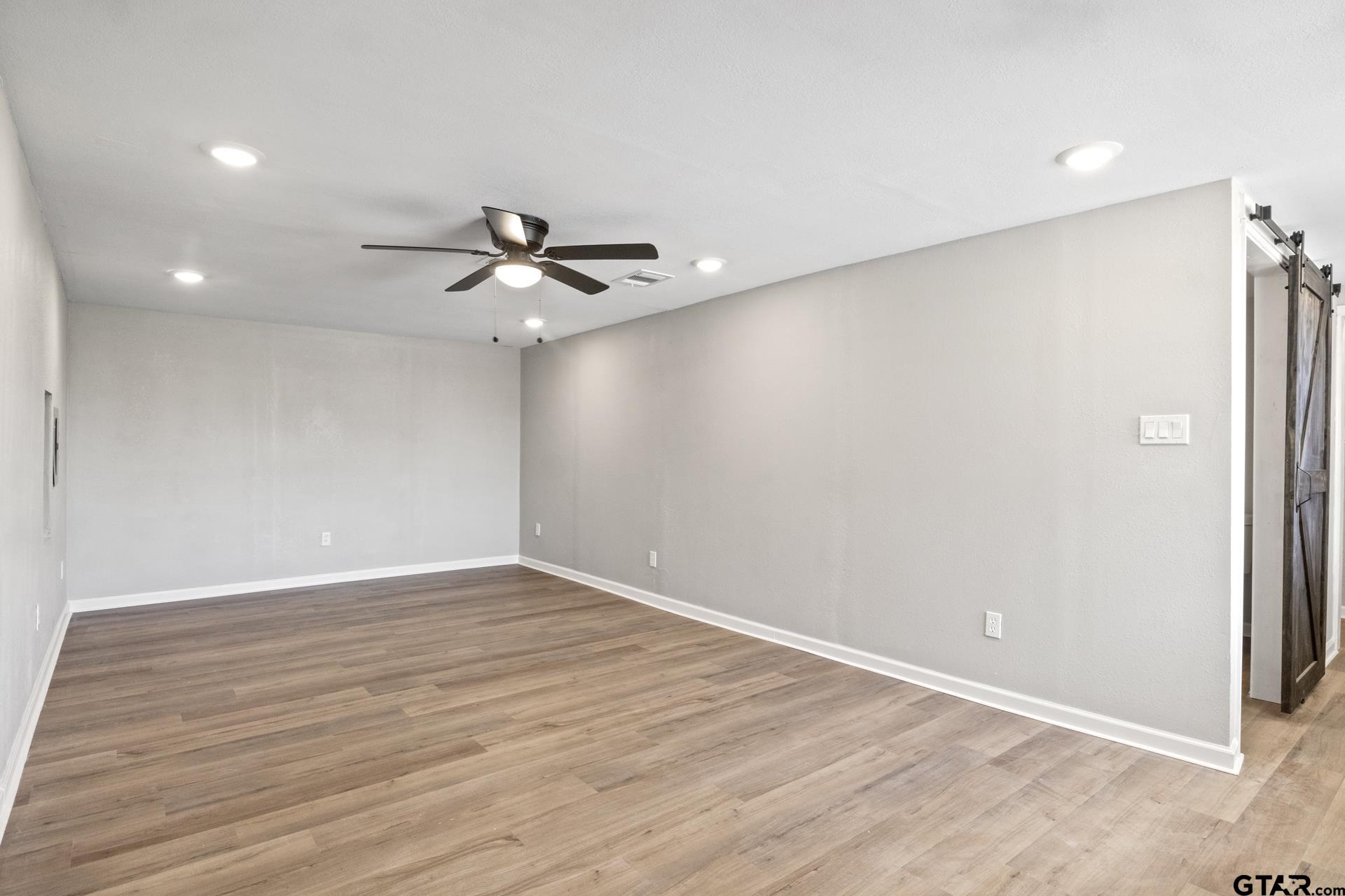 700 W Broadway Street