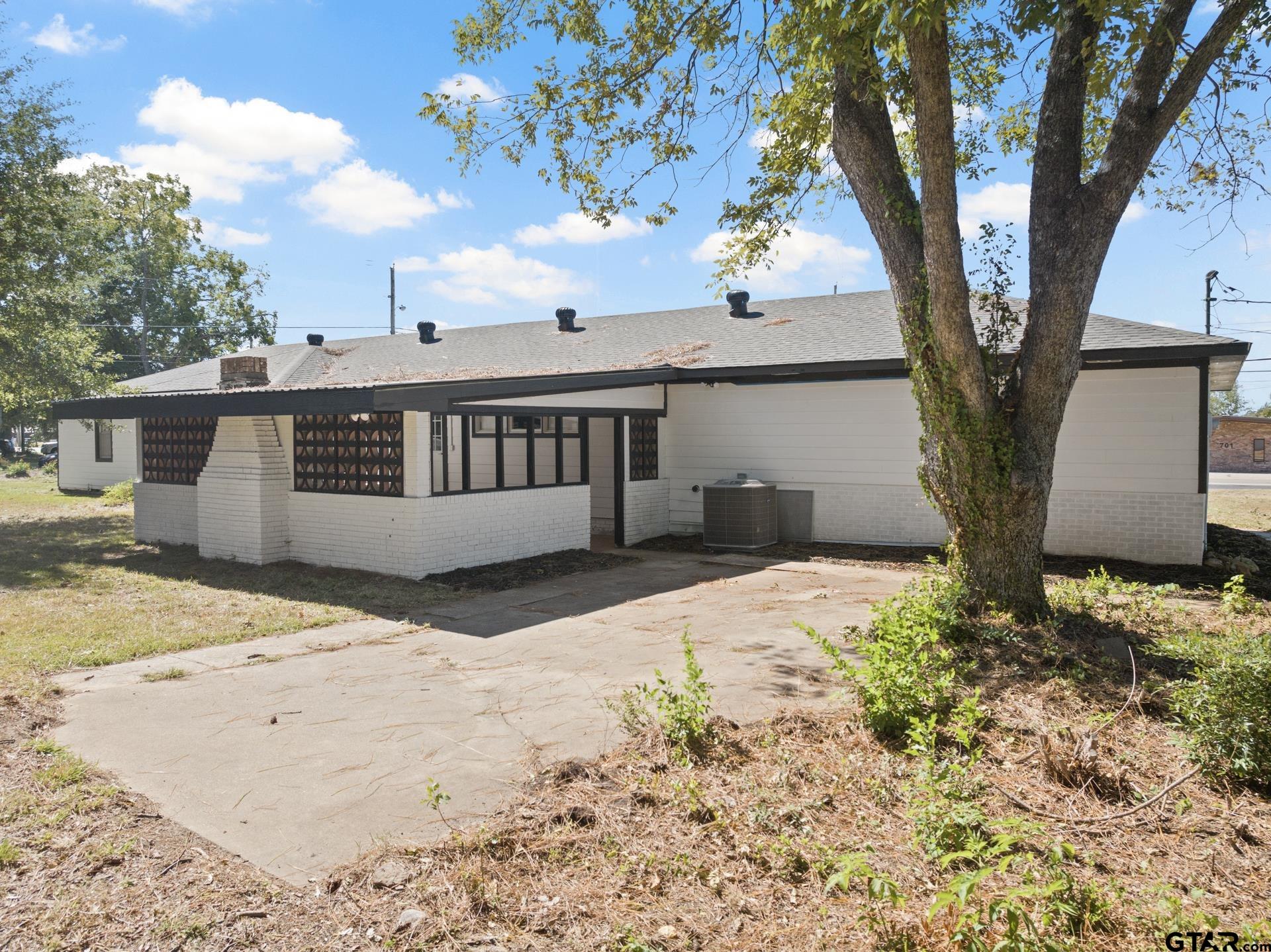 700 W Broadway Street