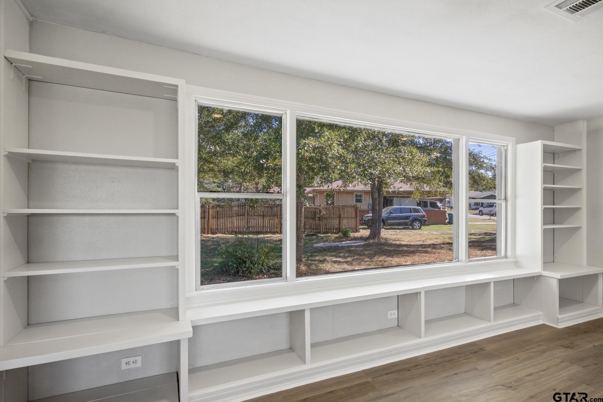 700 W Broadway Street