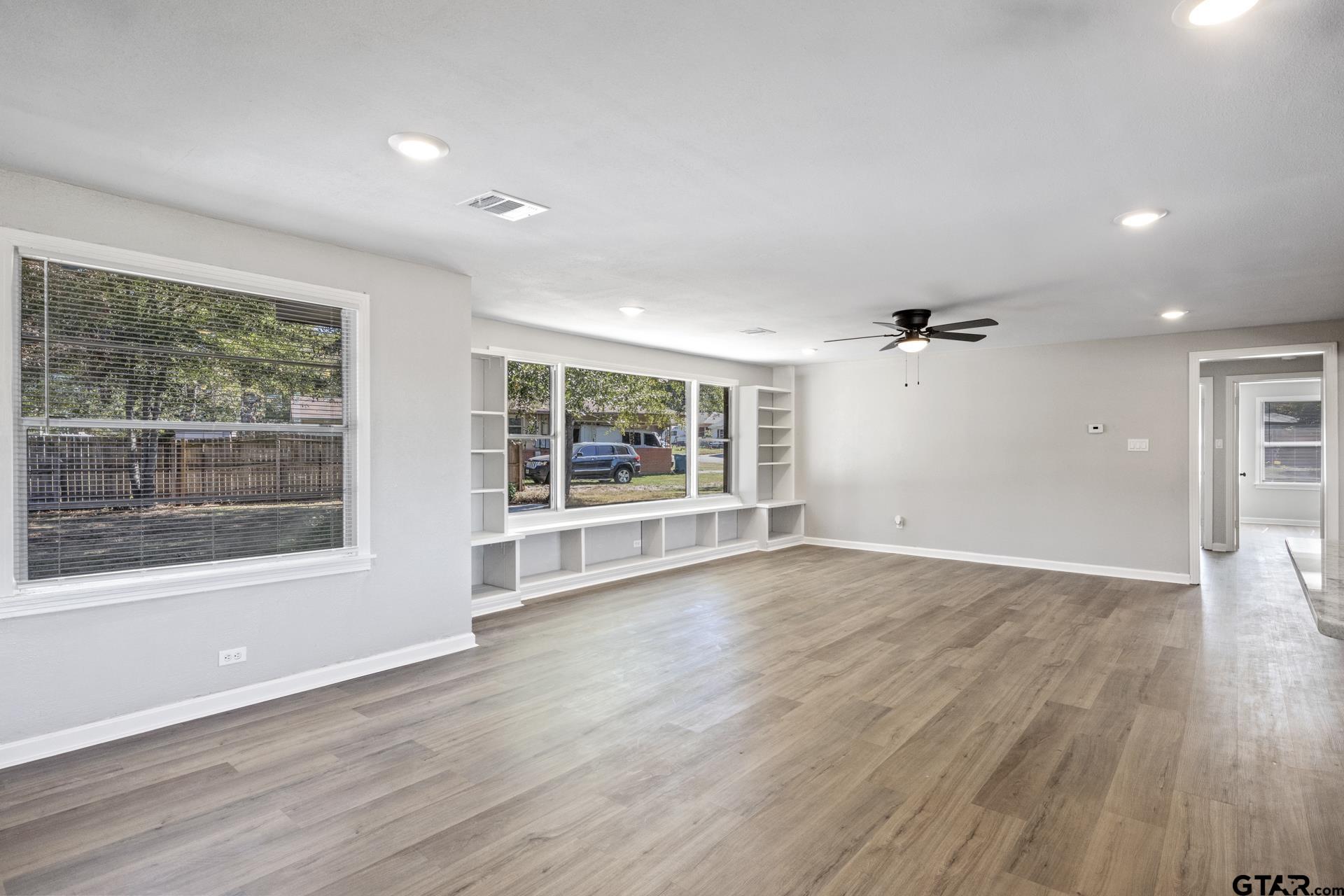 700 W Broadway Street