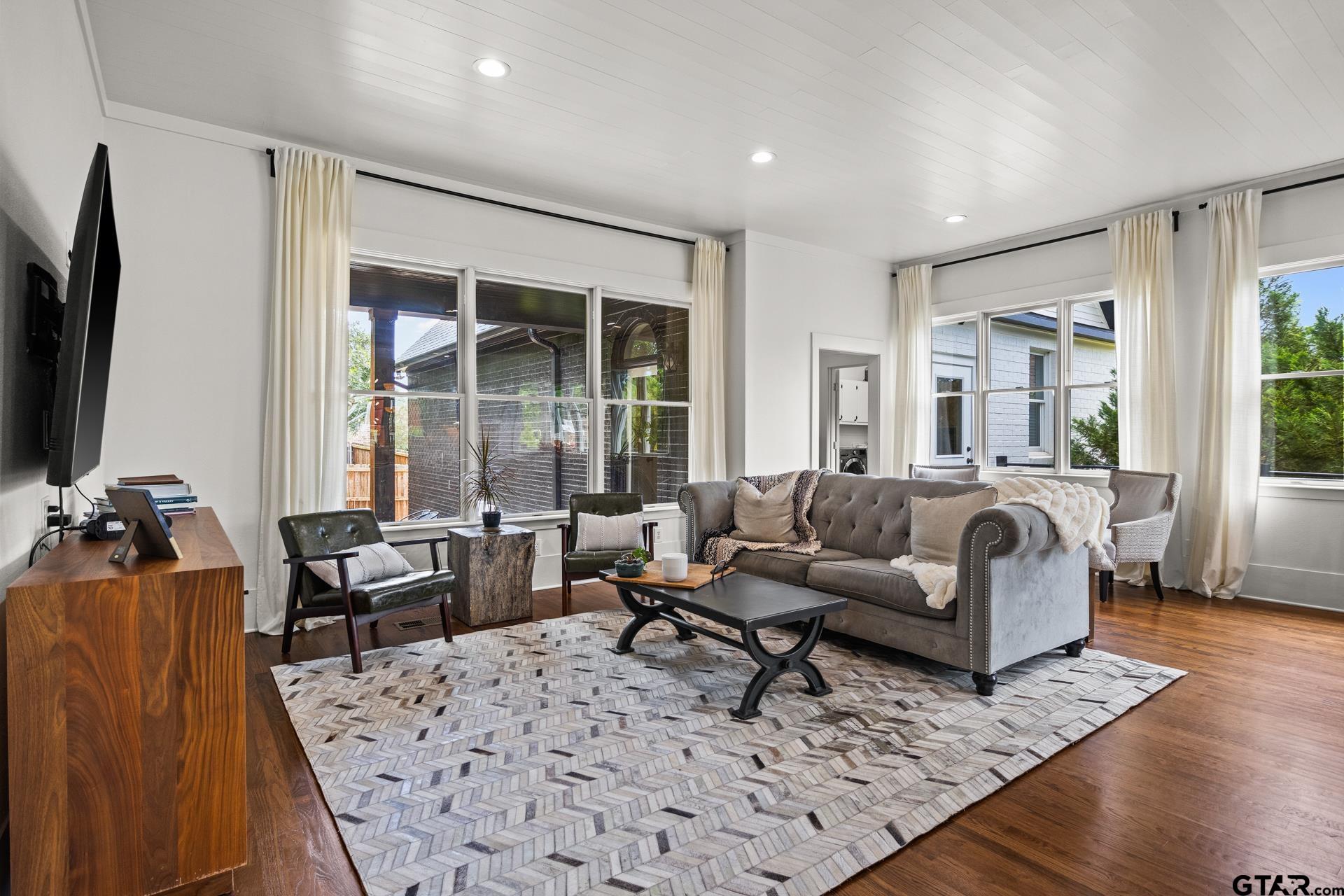 507 Greenhill Park Ave