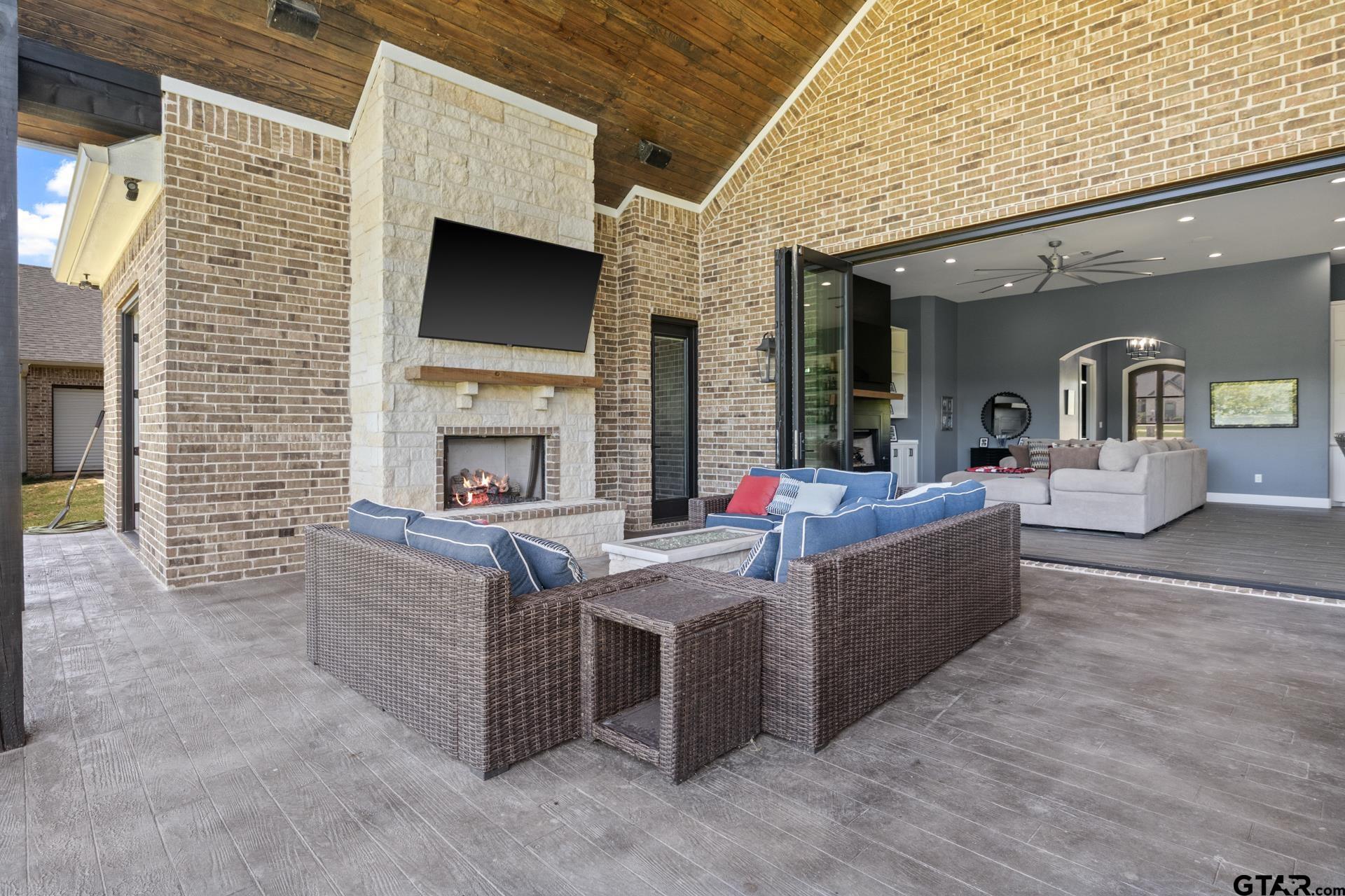 367 Private Road 54166