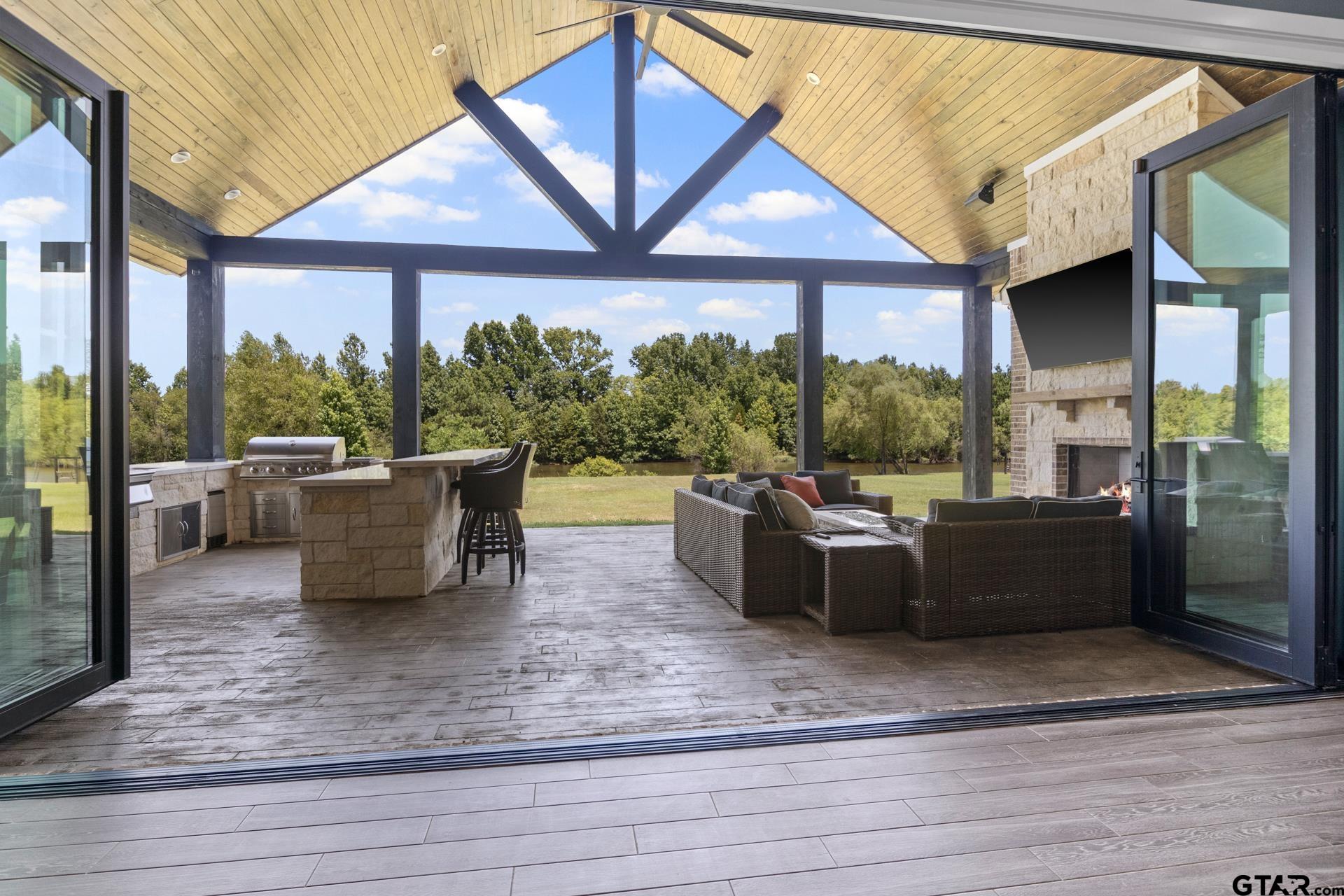 367 Private Road 54166