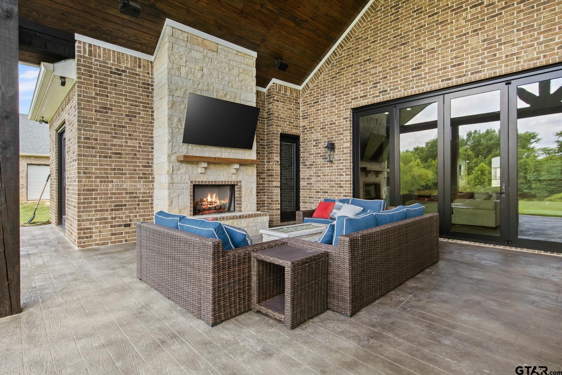 367 Private Road 54166