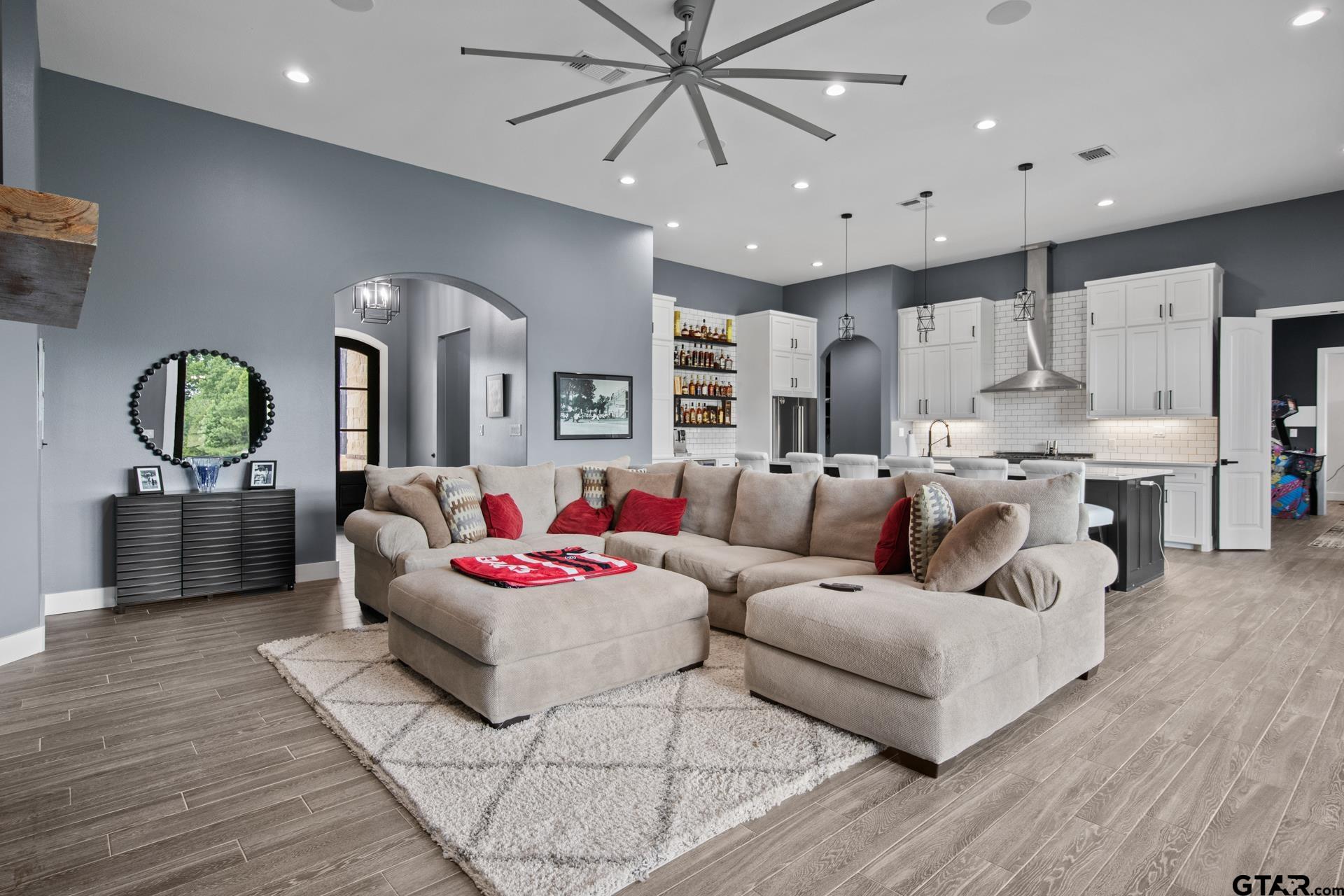 367 Private Road 54166