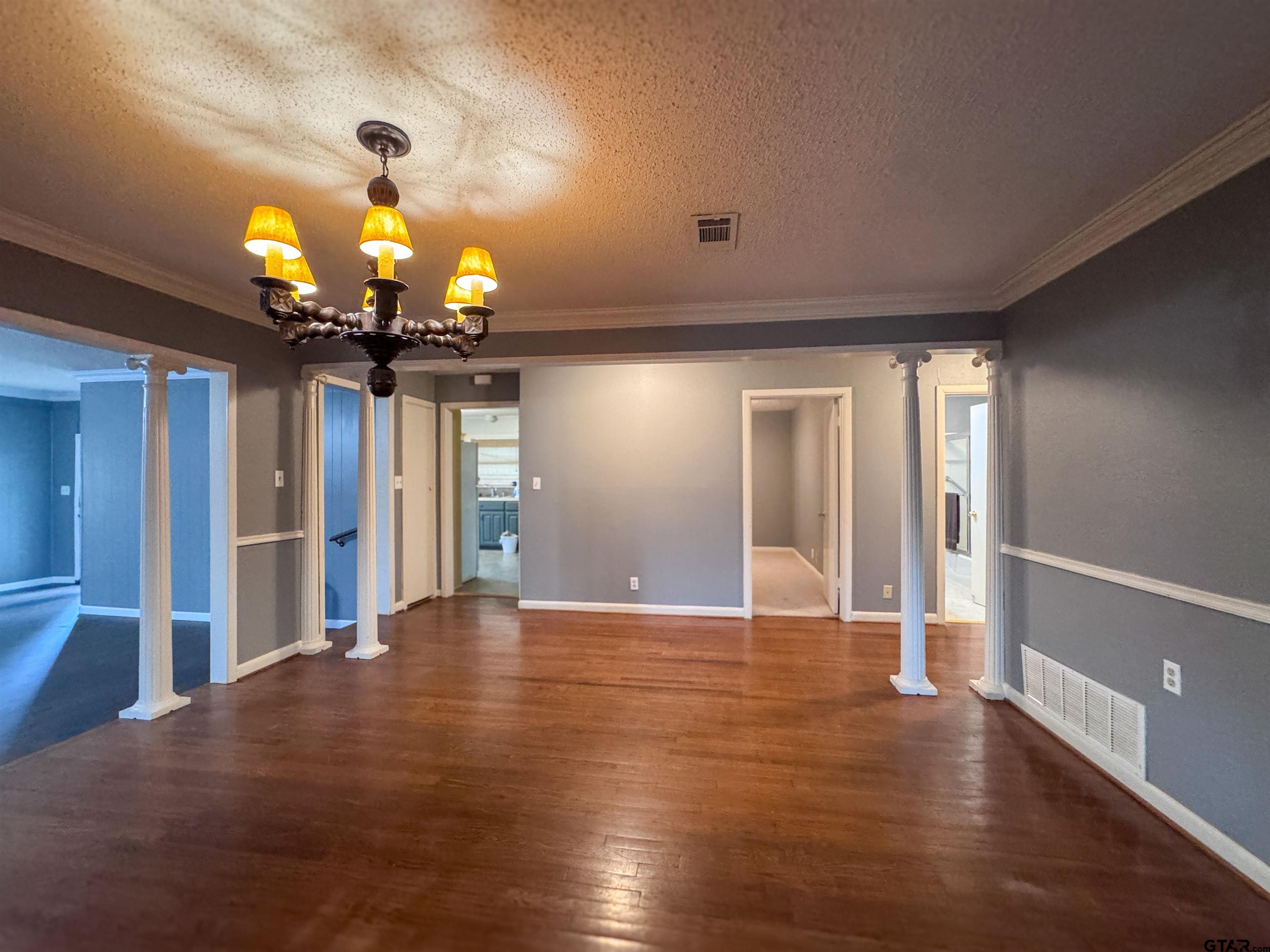 702 S Greer