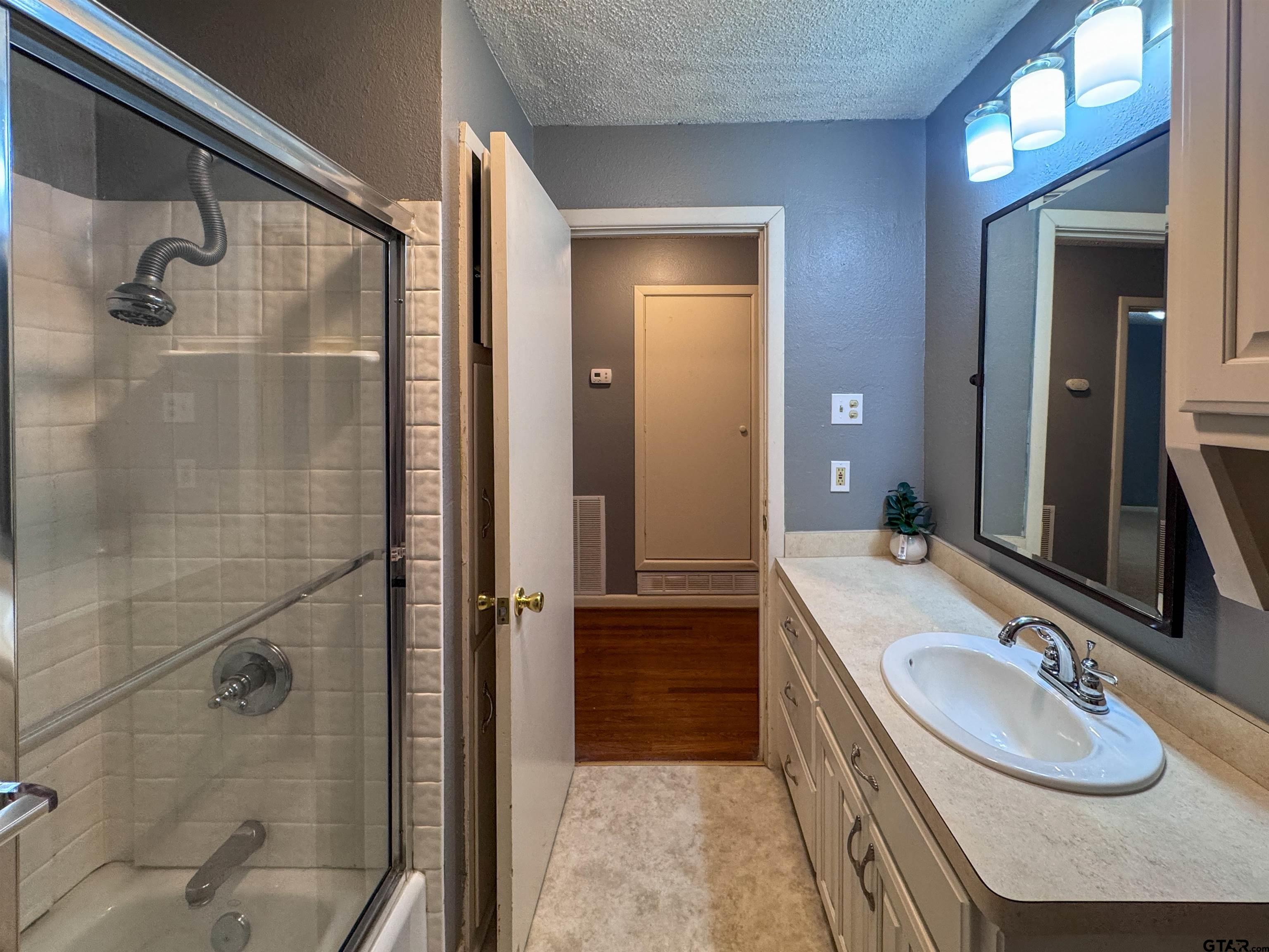 702 S Greer