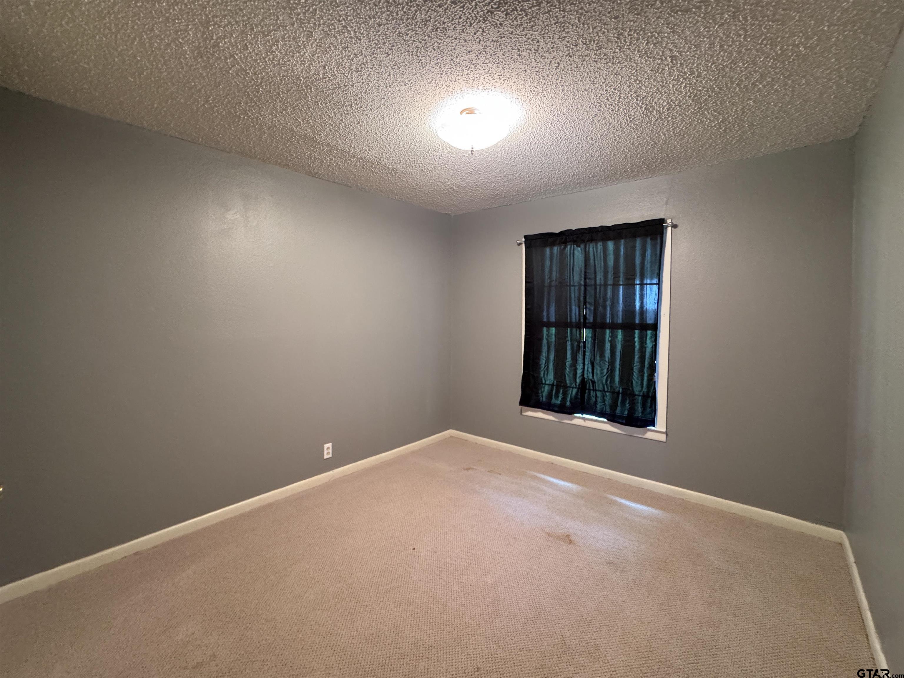 702 S Greer
