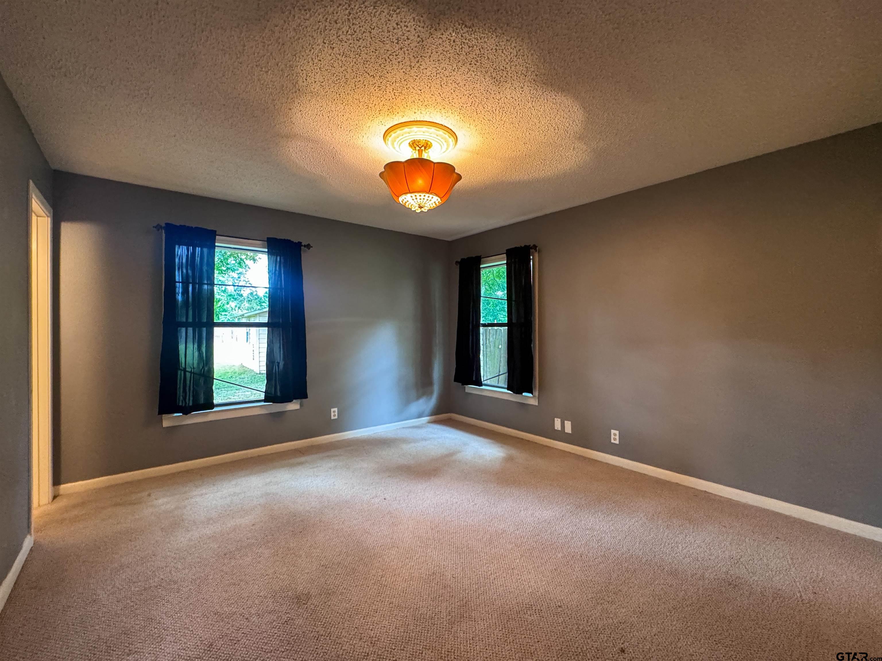 702 S Greer