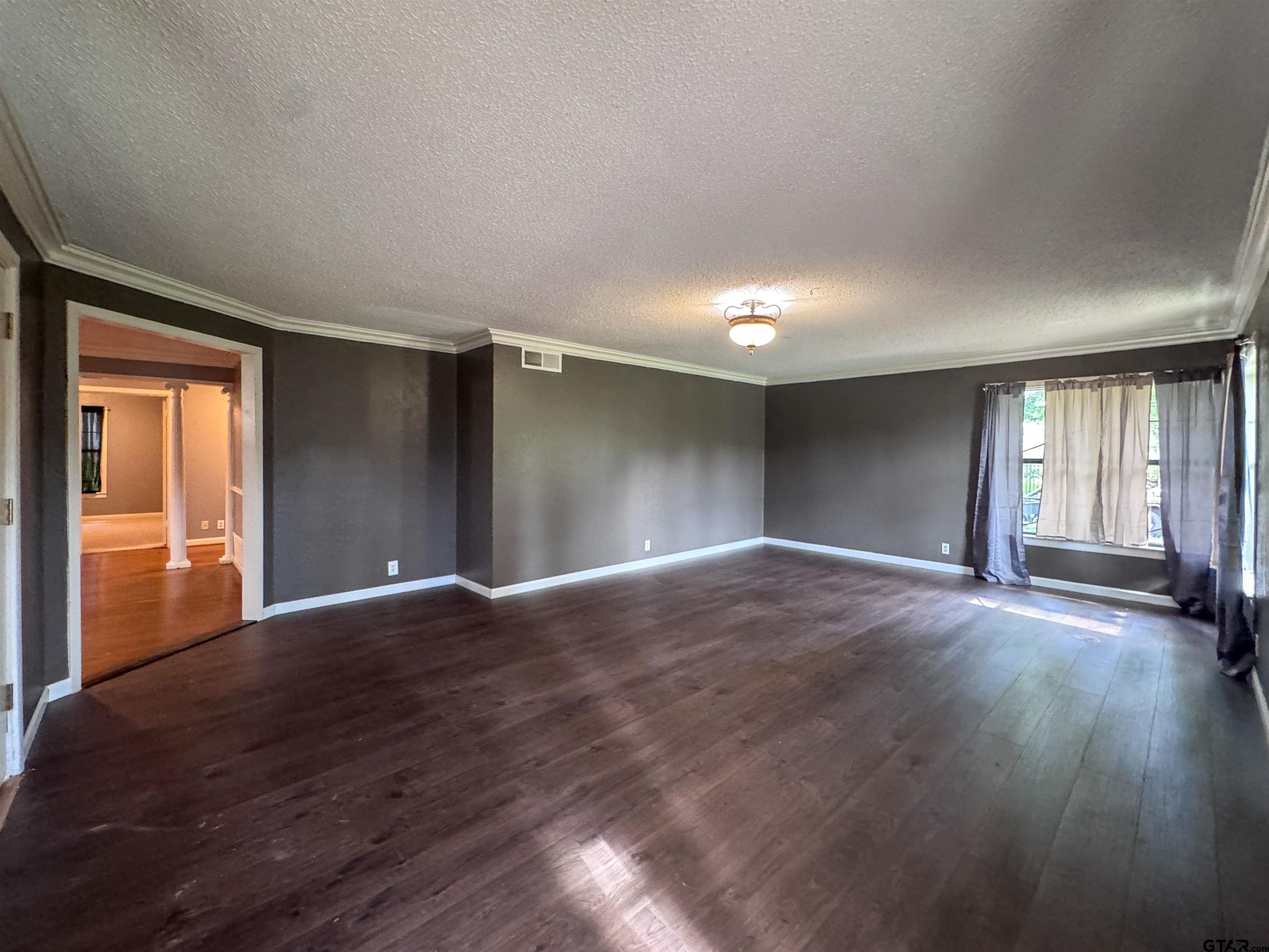 702 S Greer