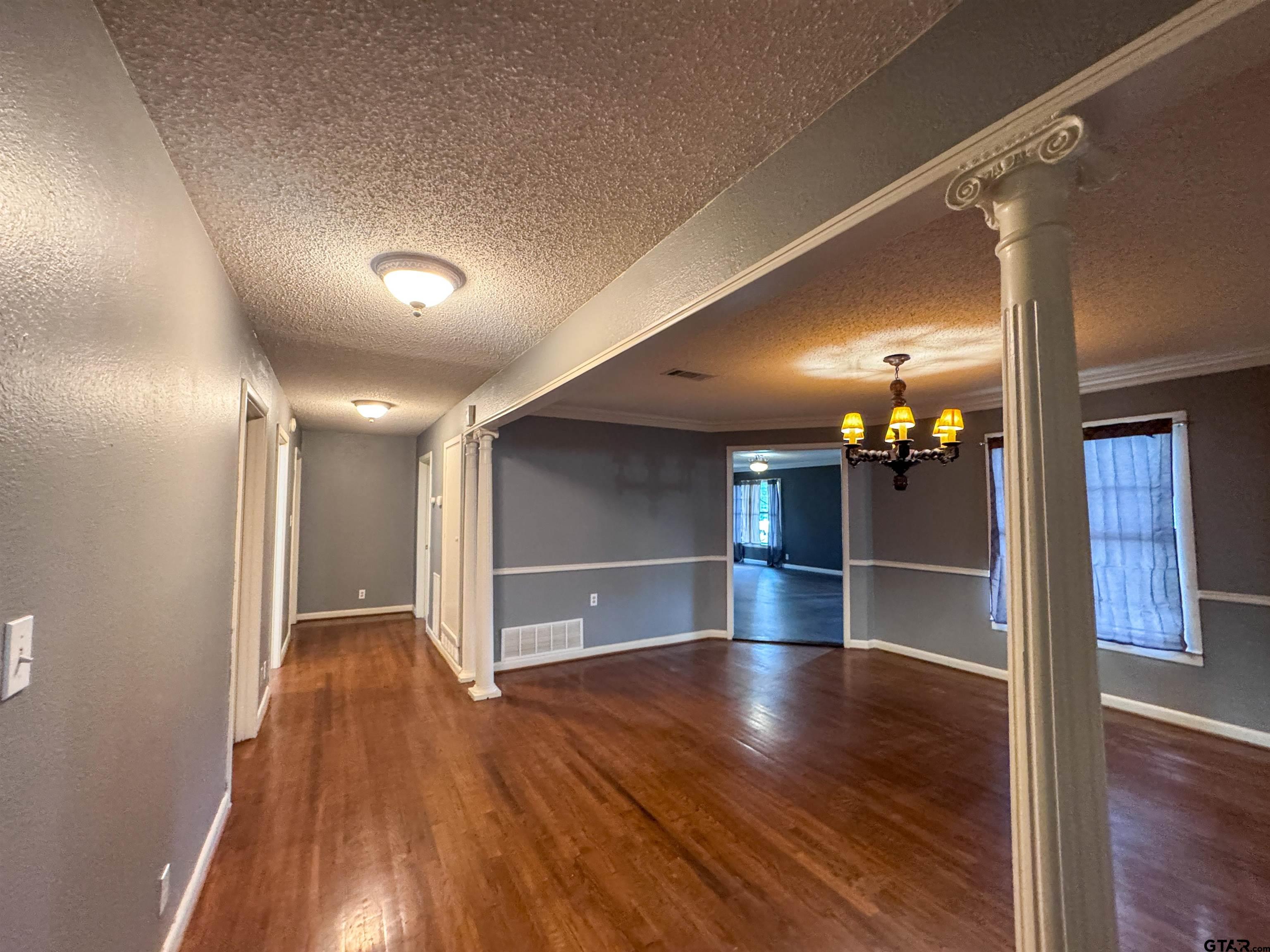 702 S Greer