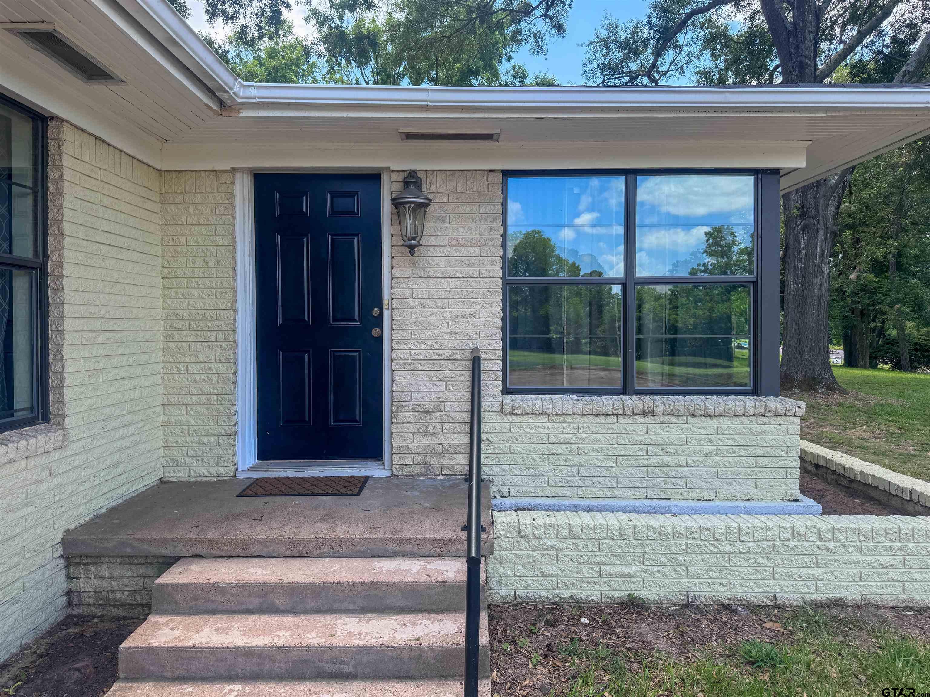 702 S Greer