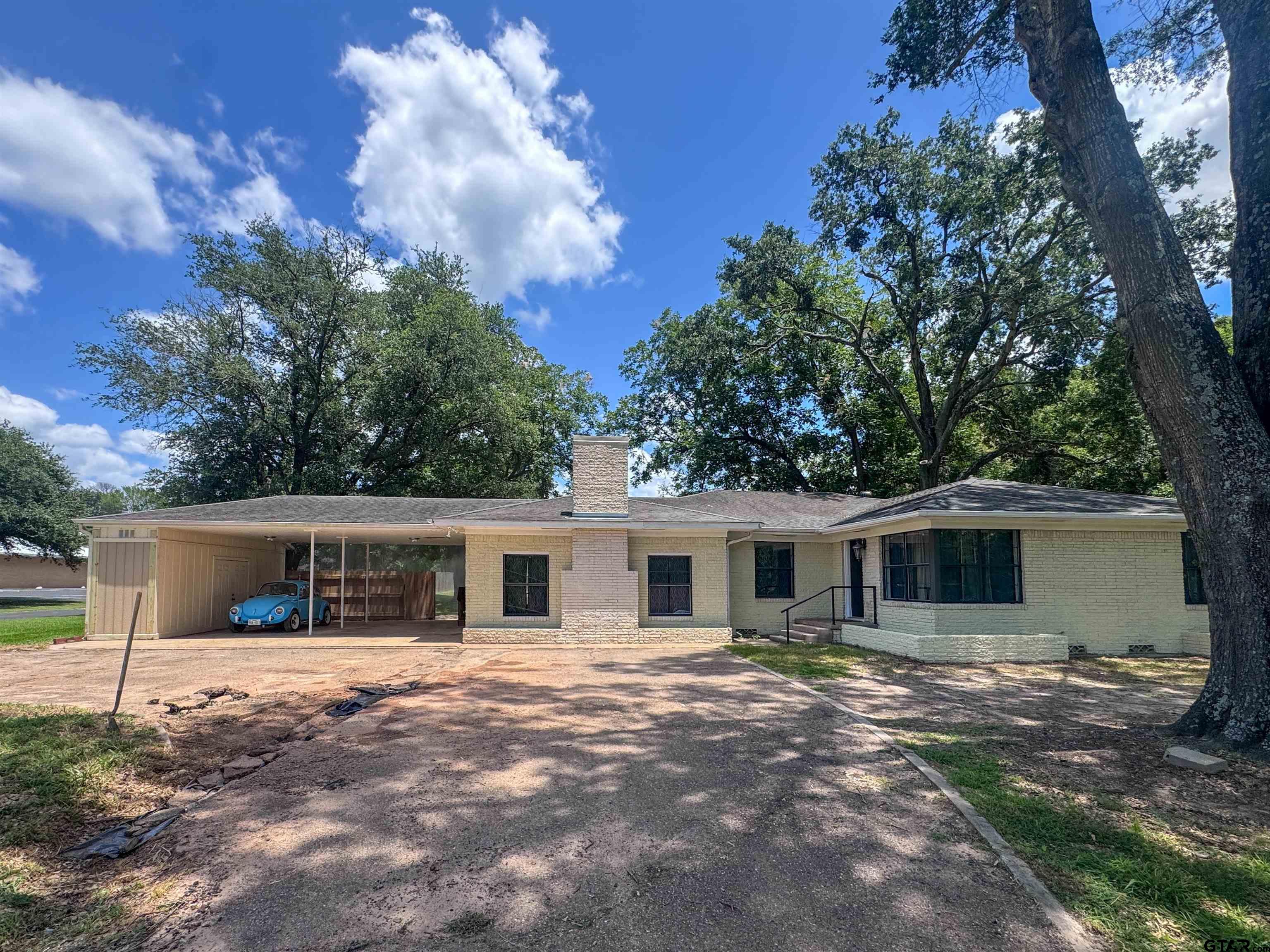 702 S Greer