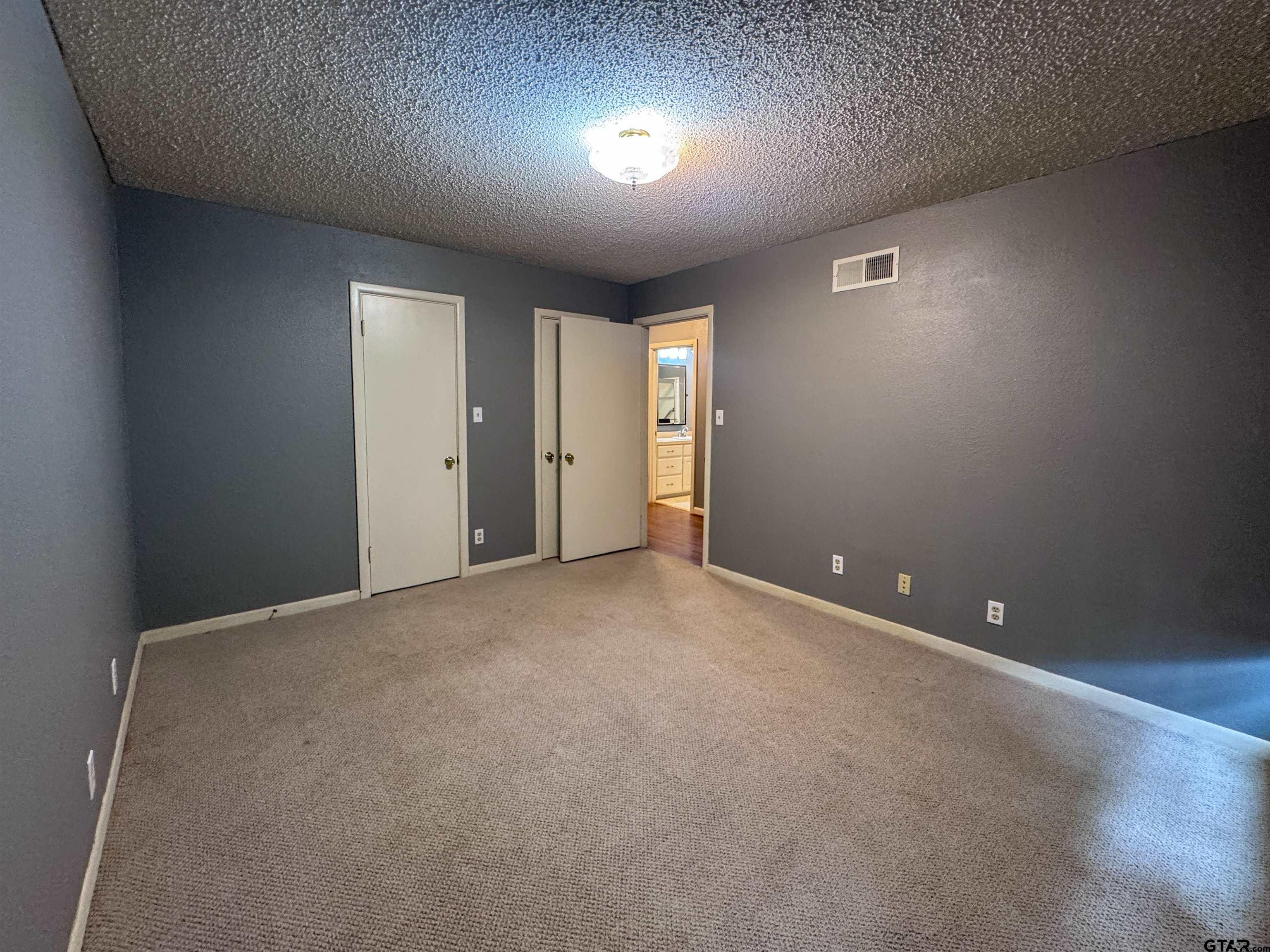 702 S Greer