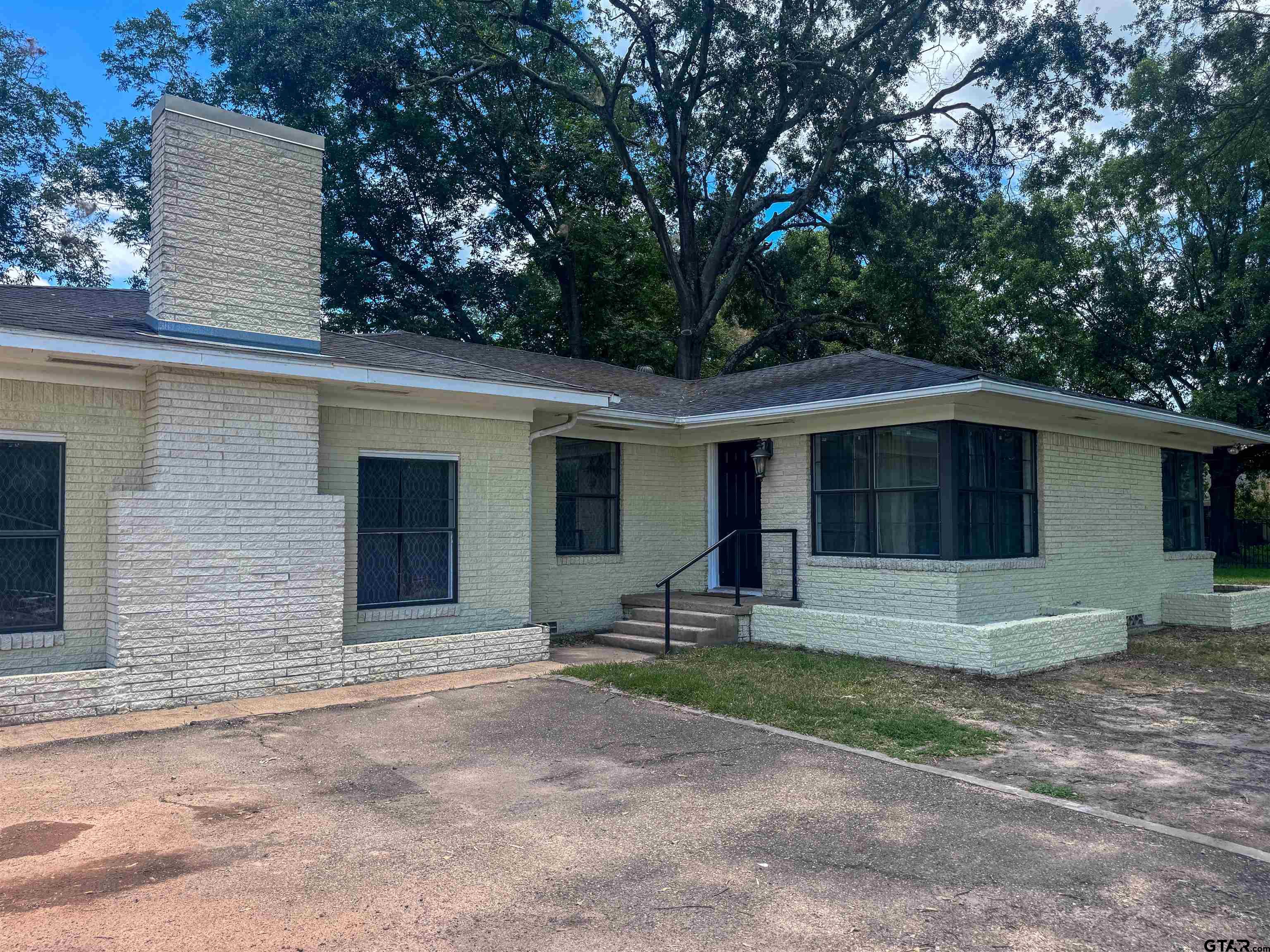 702 S Greer