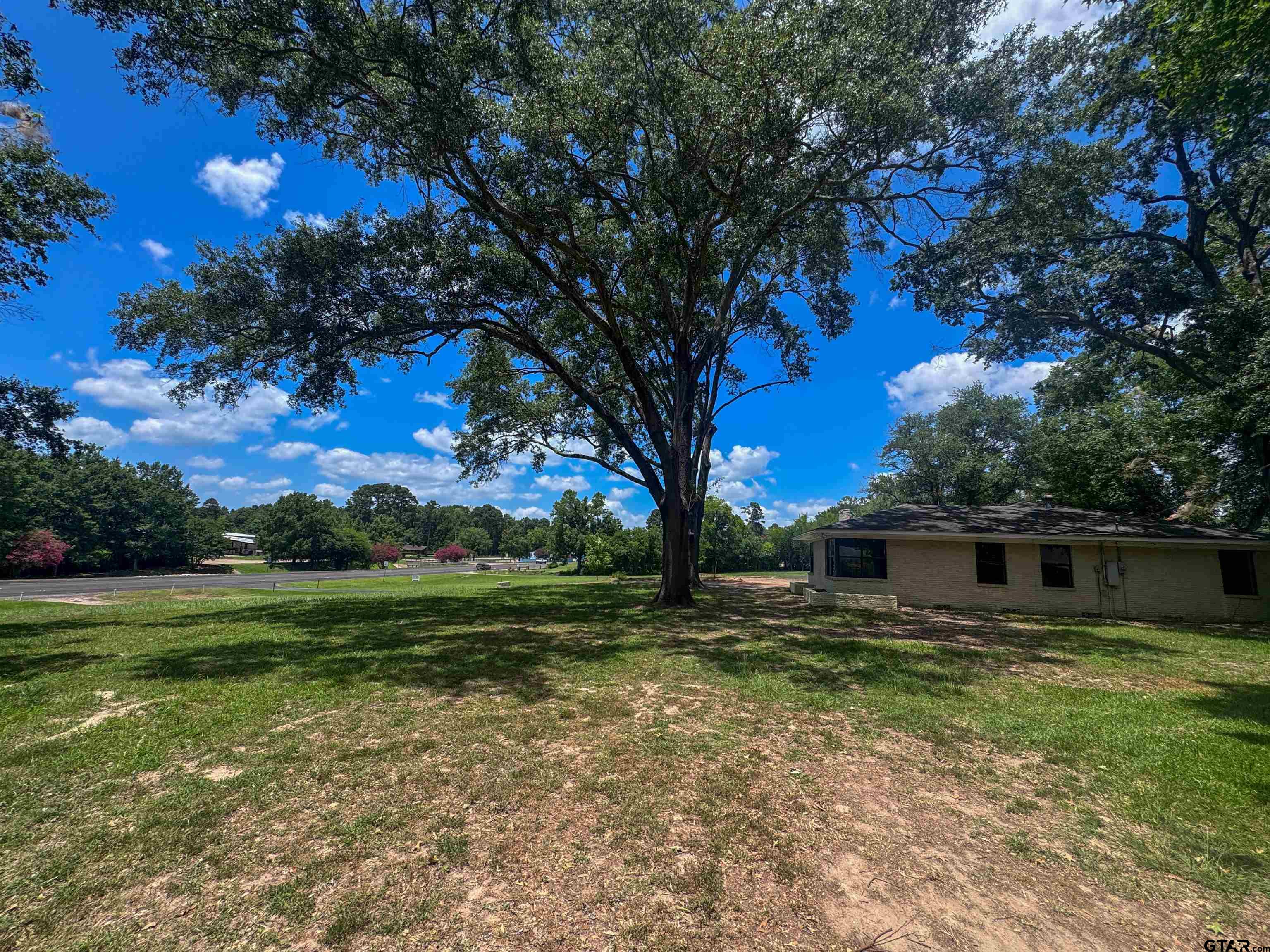 702 S Greer