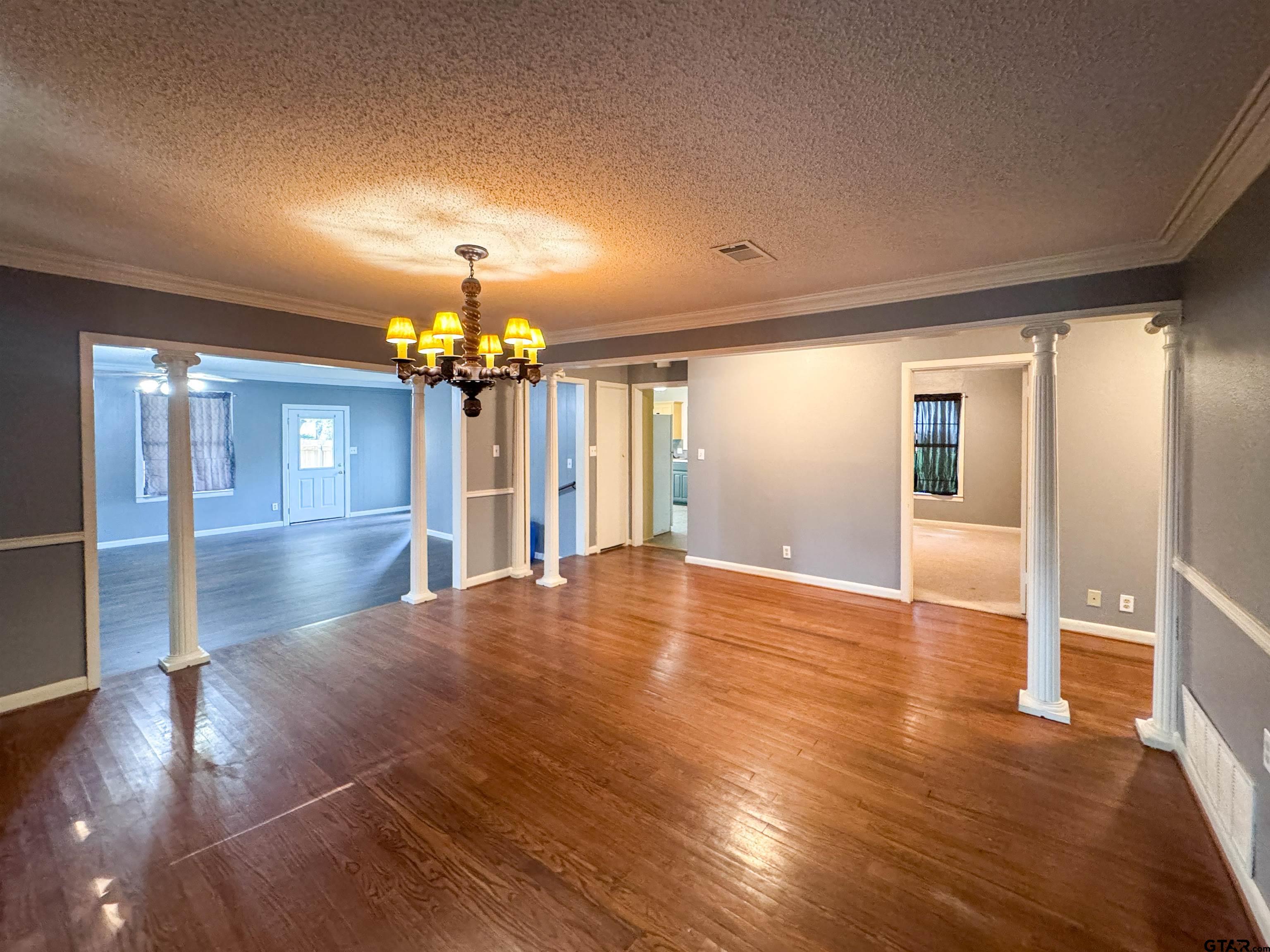 702 S Greer