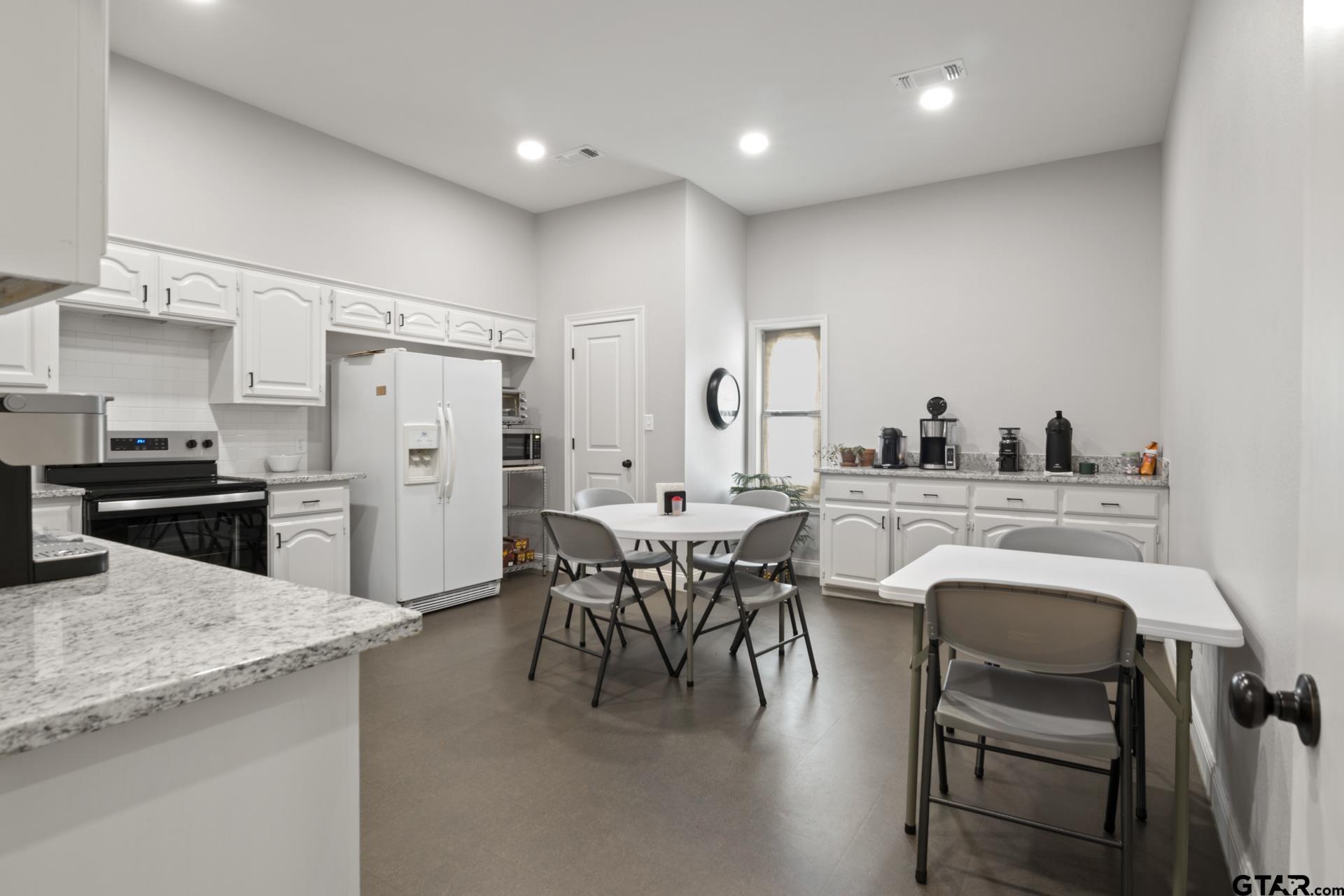 107 E 11th St