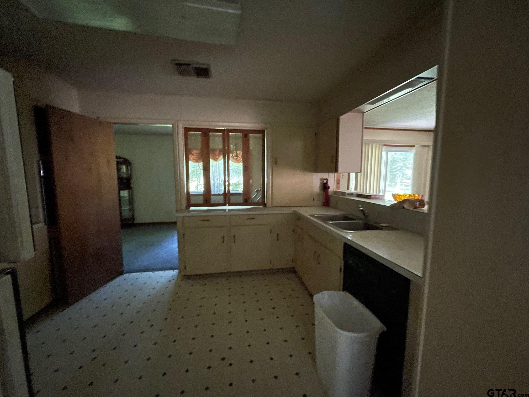 808 Watson Blvd