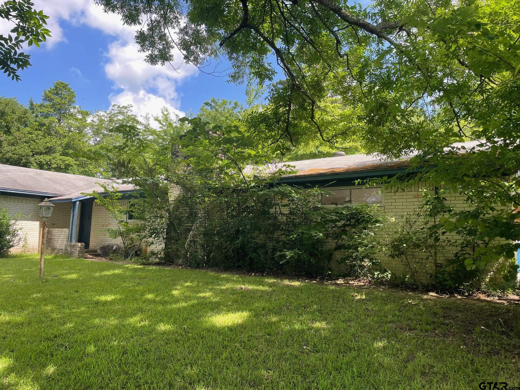 808 Watson Blvd