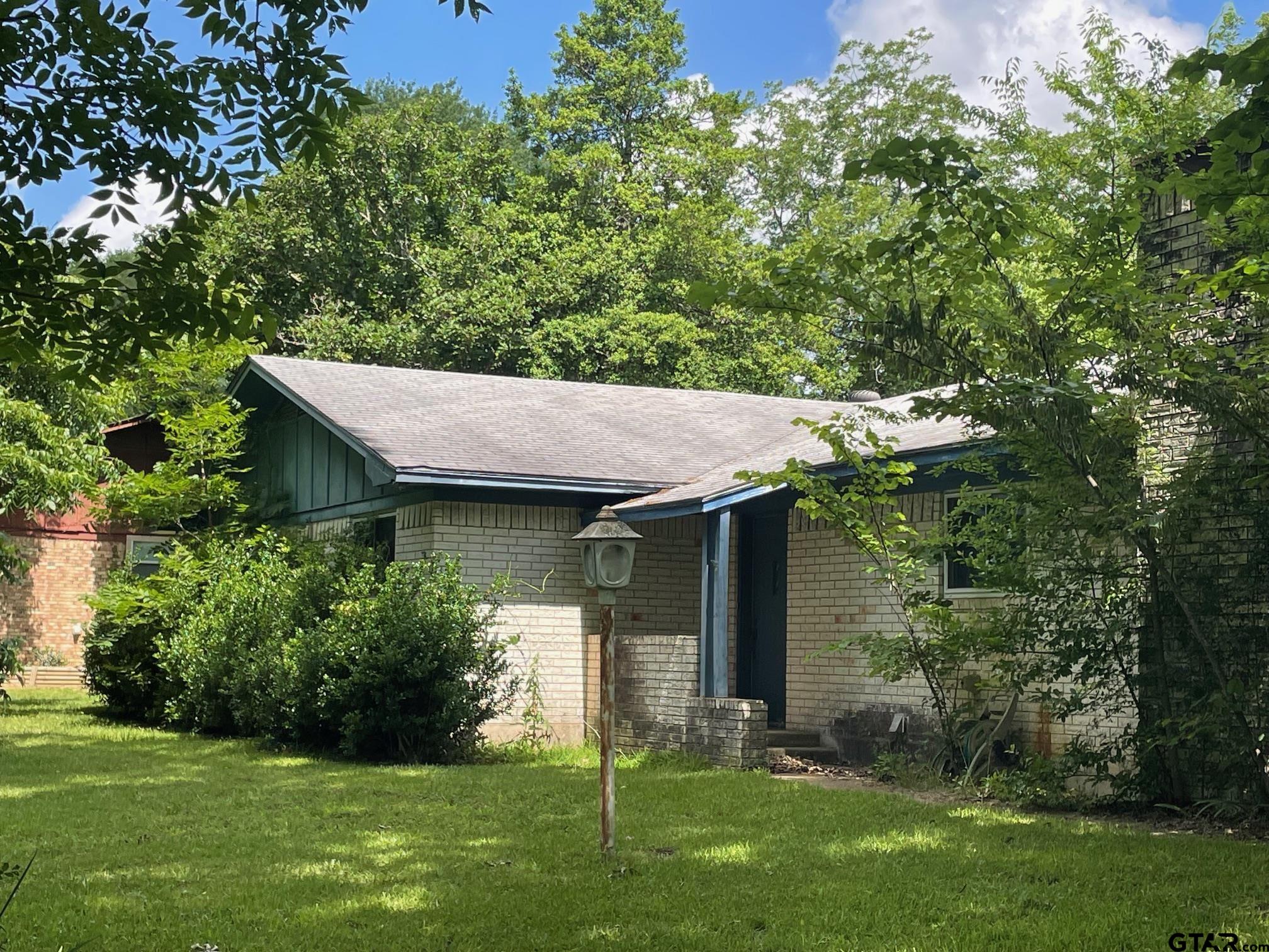 808 Watson Blvd