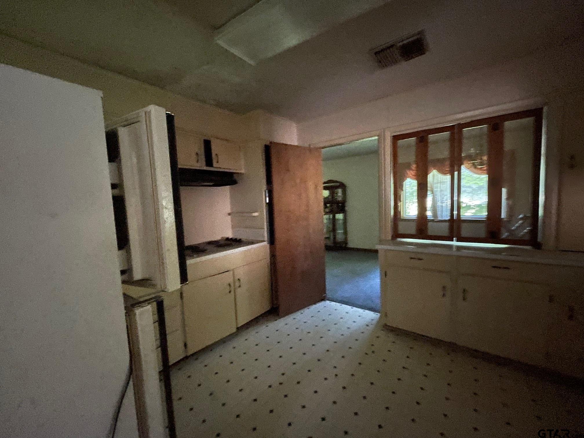 808 Watson Blvd