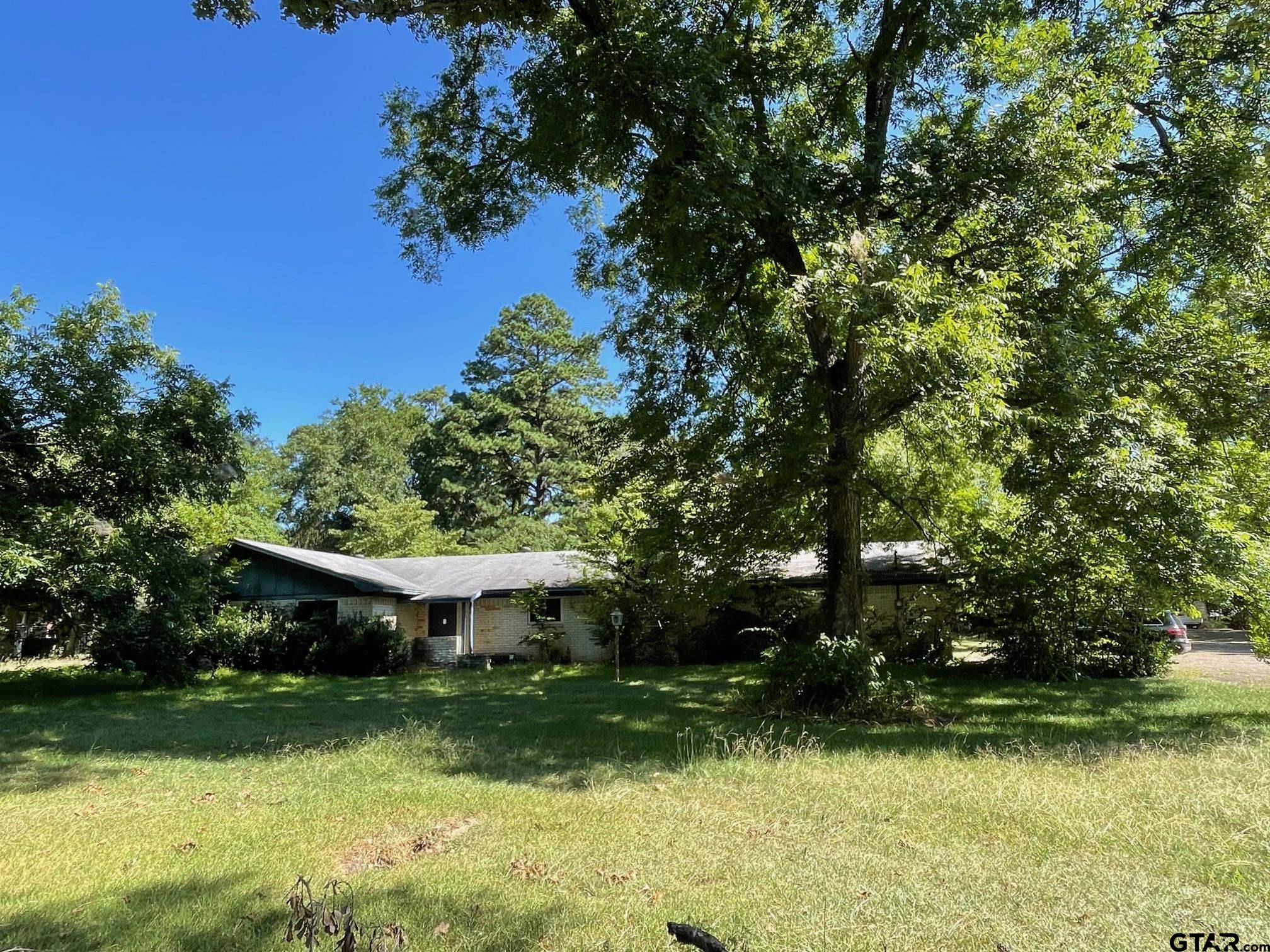 808 Watson Blvd