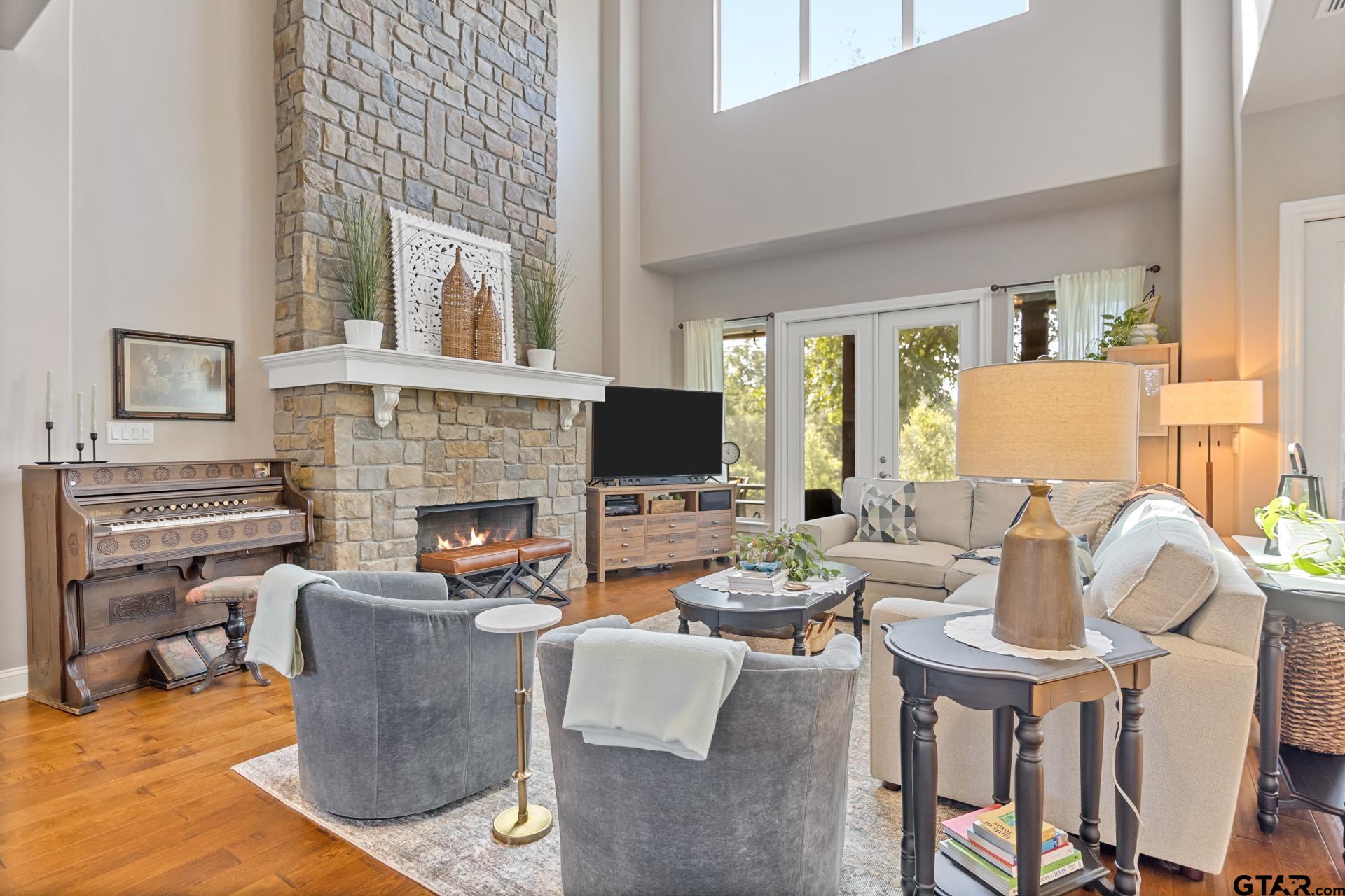 245 Private Road 2714