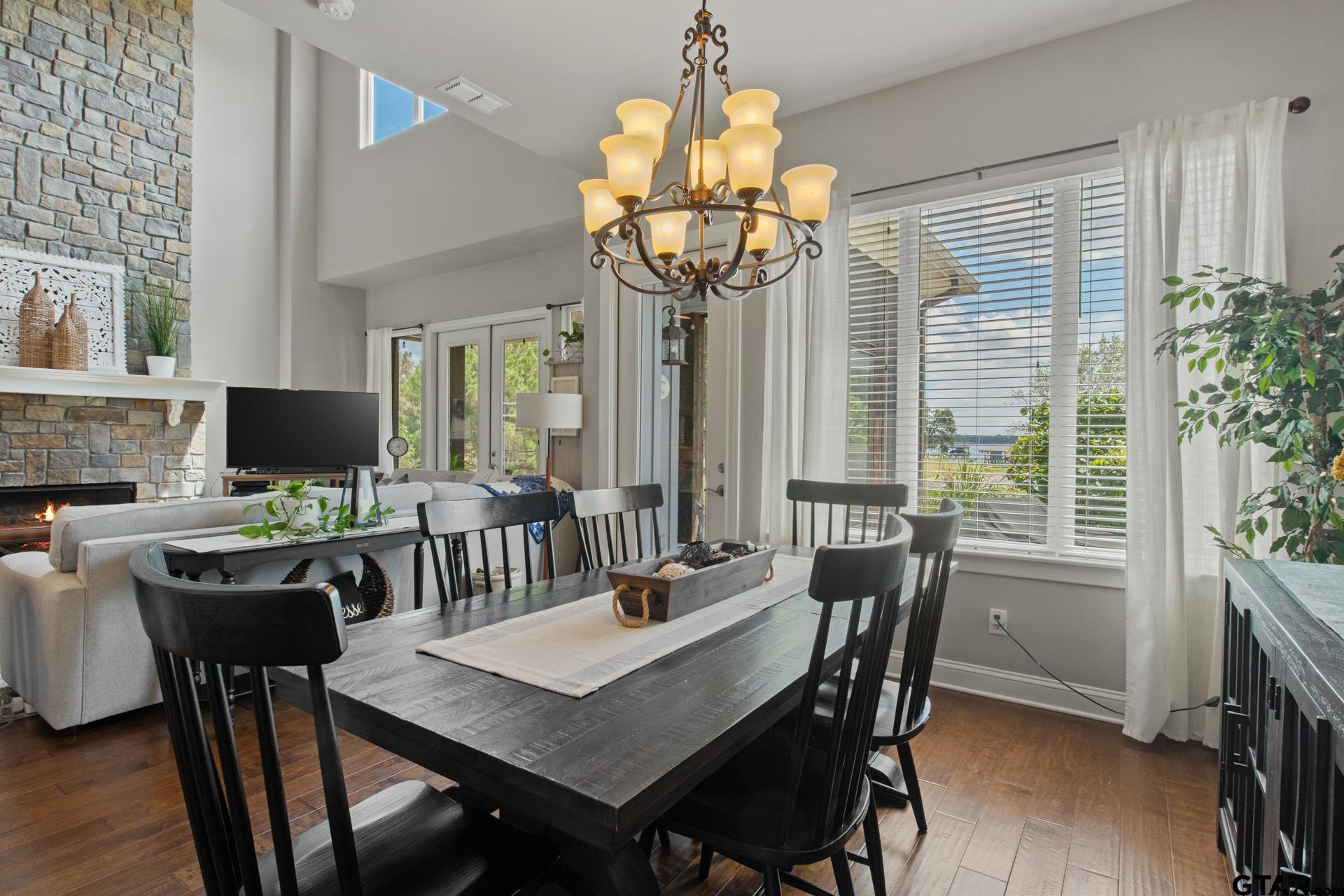 245 Private Road 2714