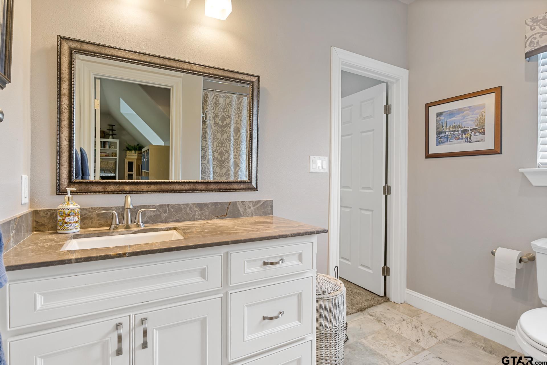 245 Private Road 2714