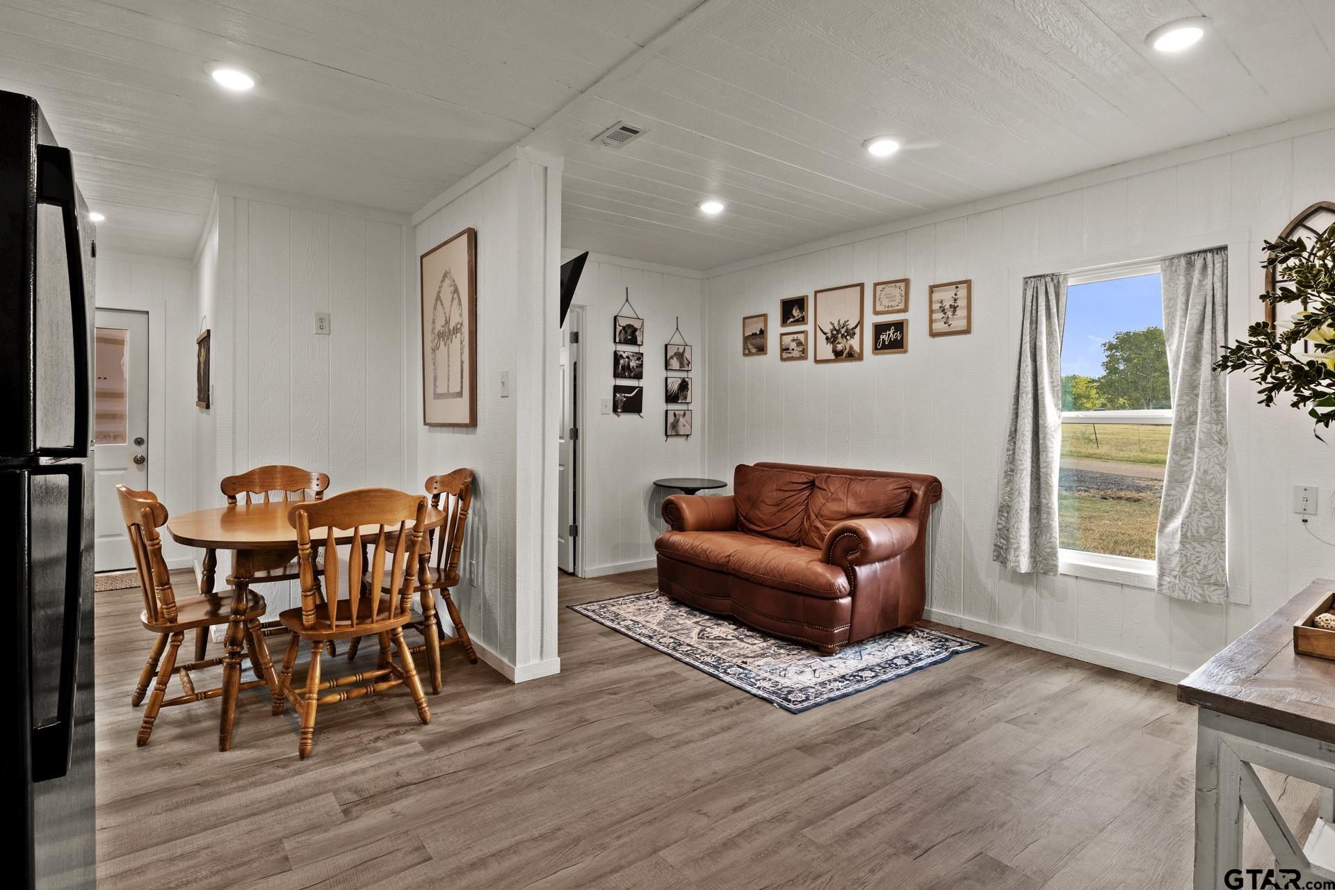 884 NE County Road 2150