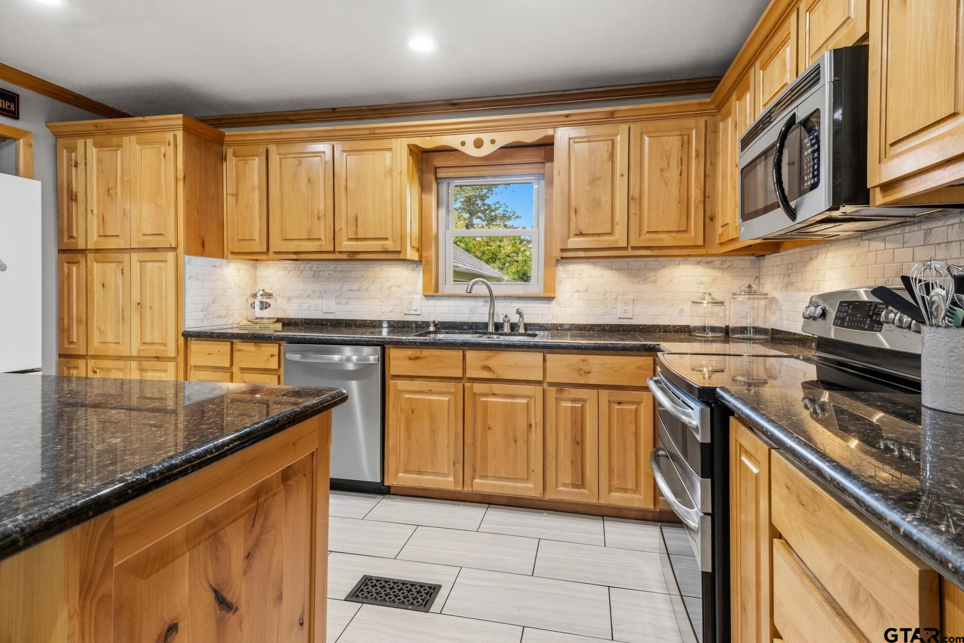 803 County Road 2127