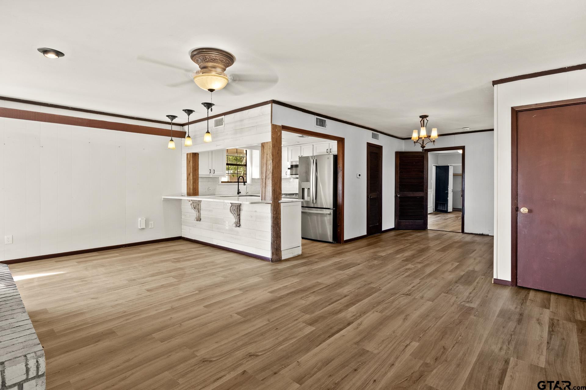 600 W 12th St