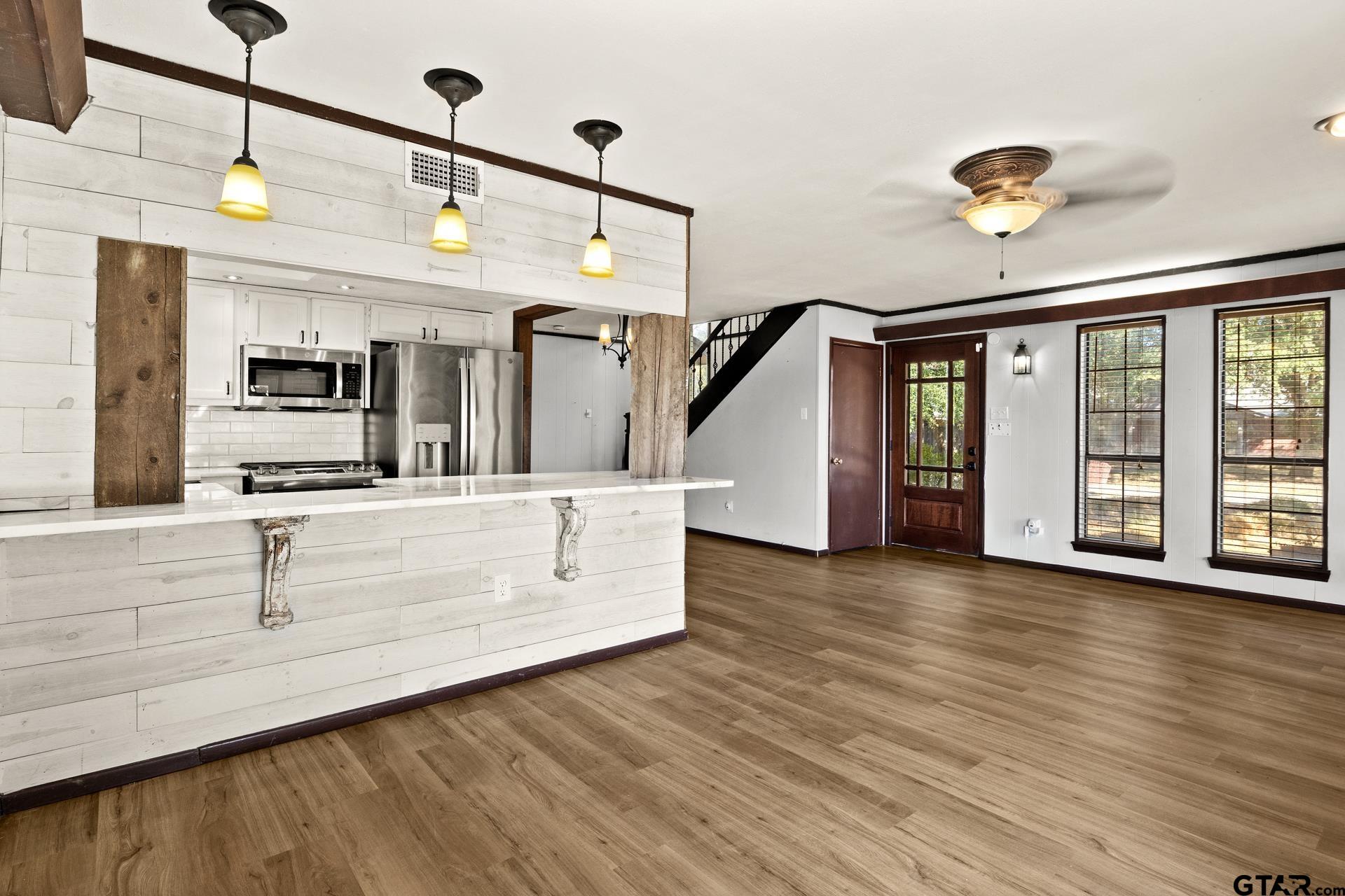 600 W 12th St