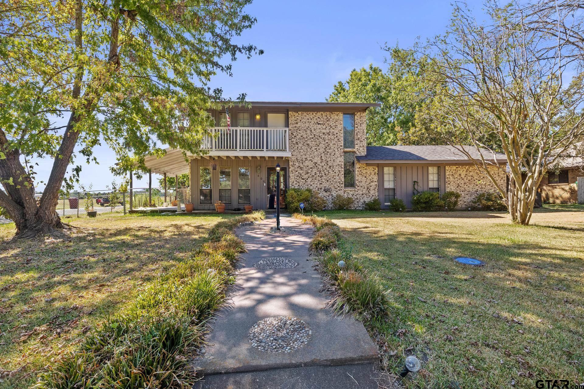 600 W 12th St