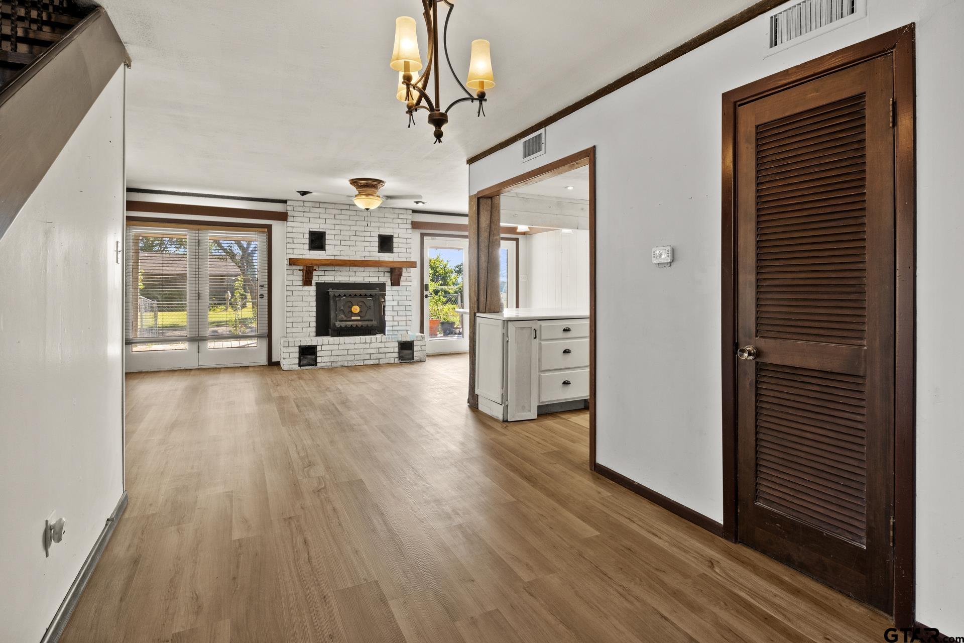 600 W 12th St
