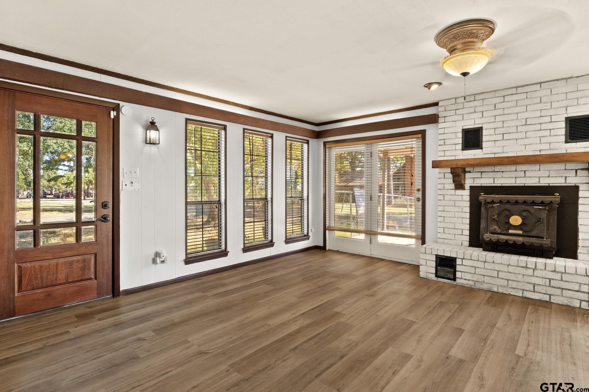 600 W 12th St
