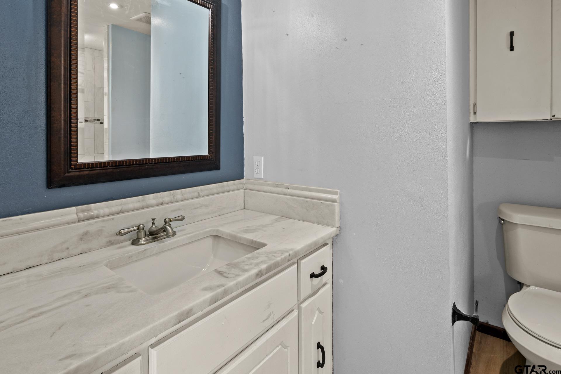 600 W 12th St