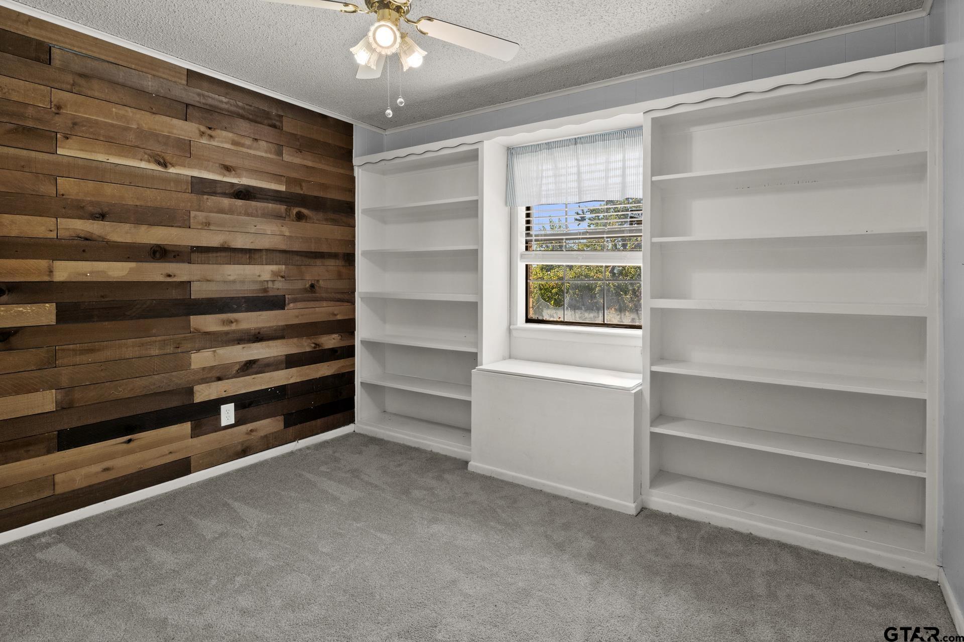 600 W 12th St