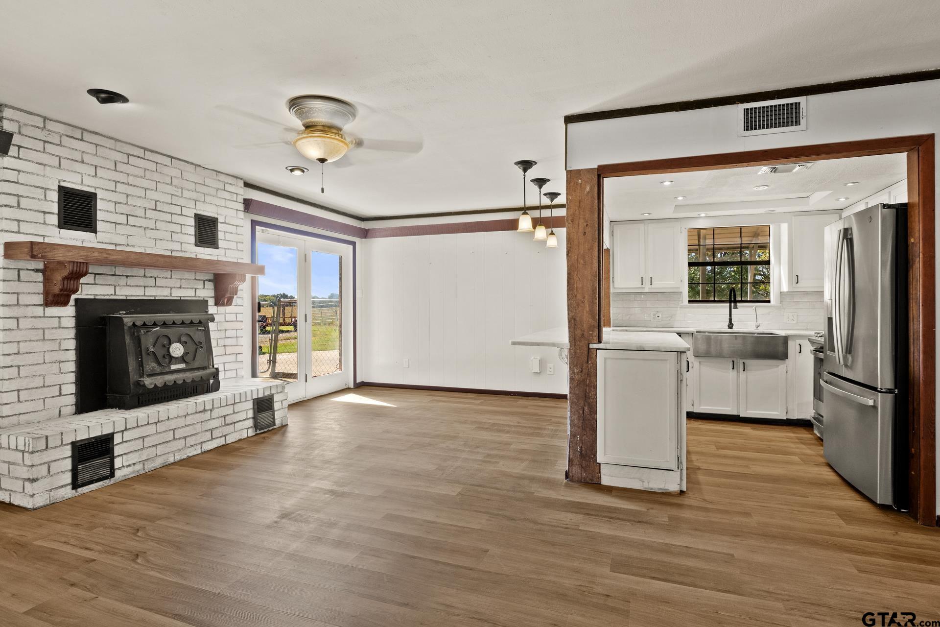 600 W 12th St