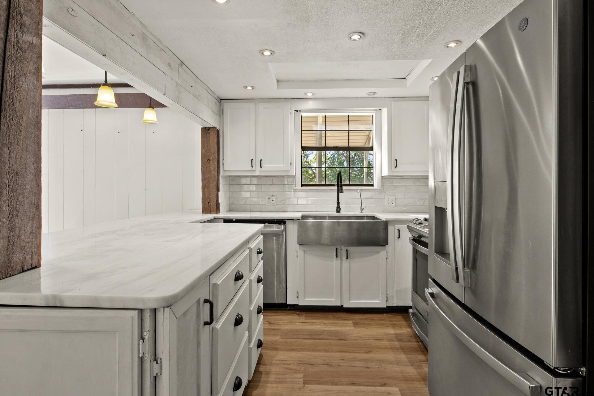 600 W 12th St