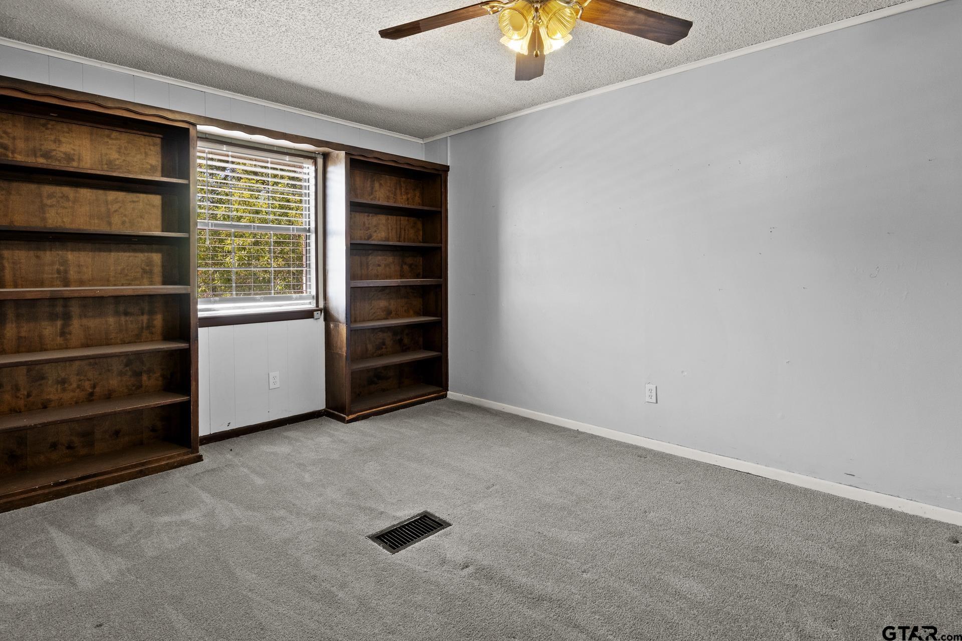 600 W 12th St