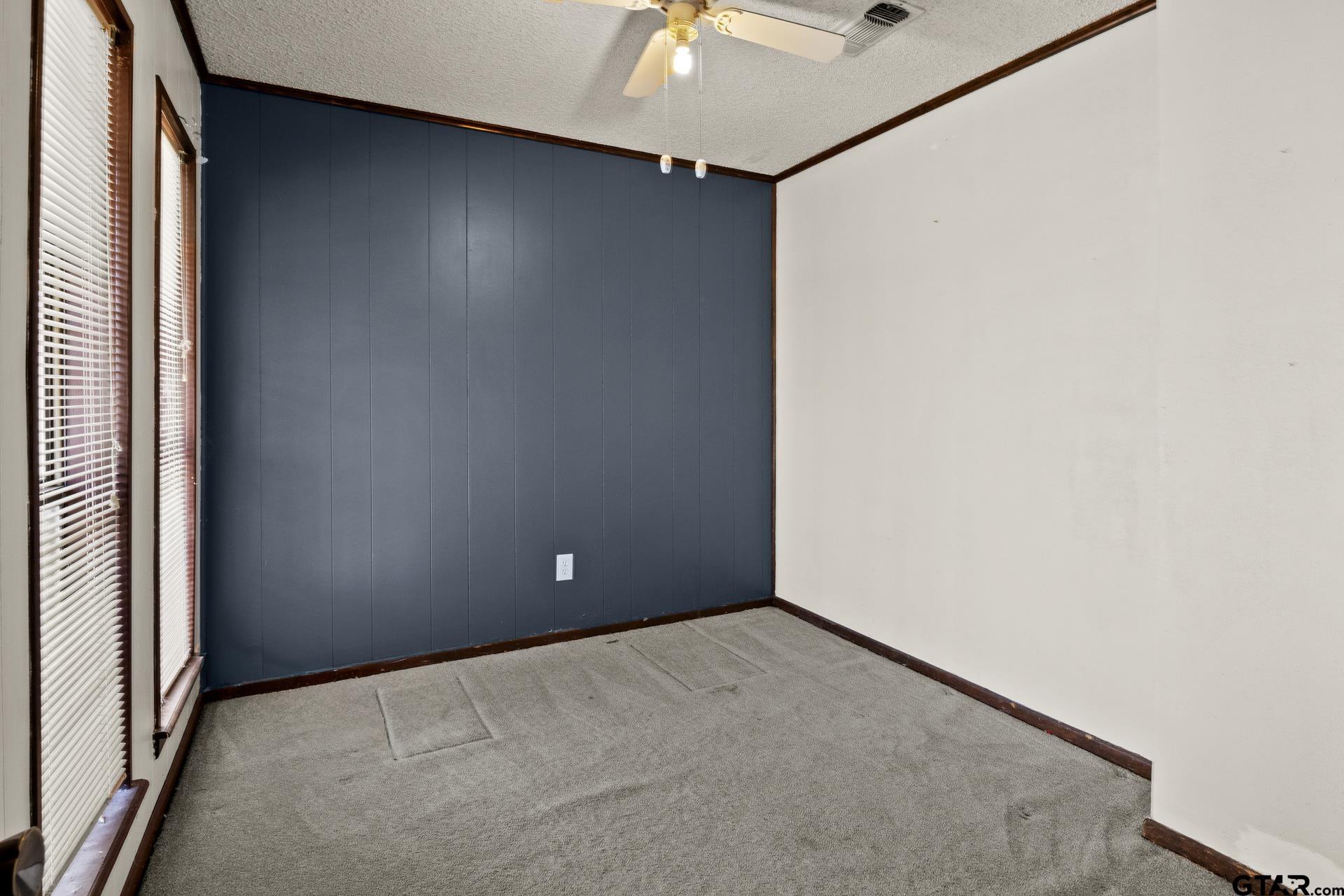 600 W 12th St