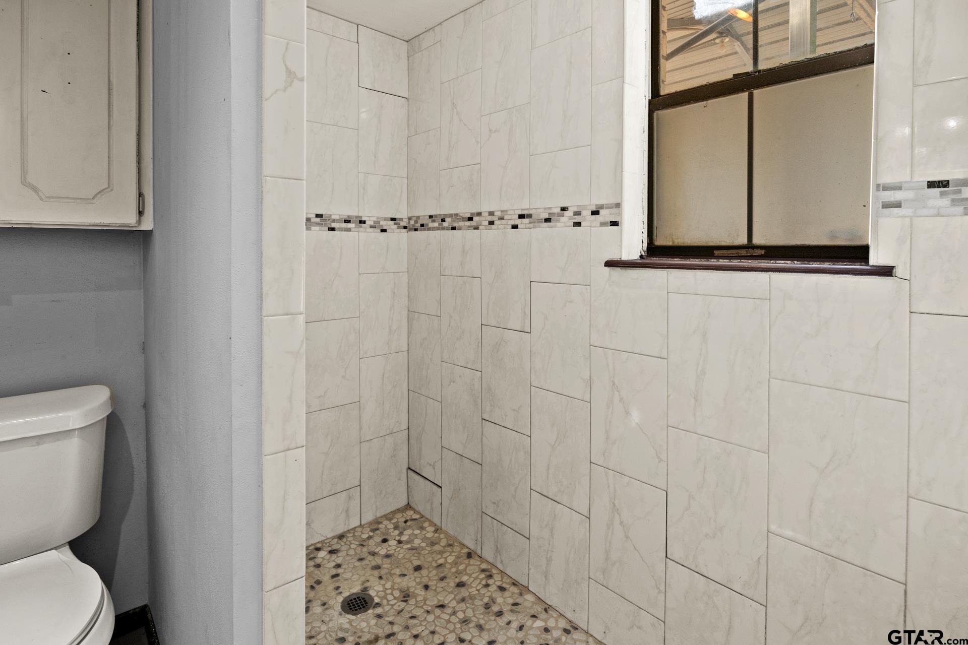 600 W 12th St