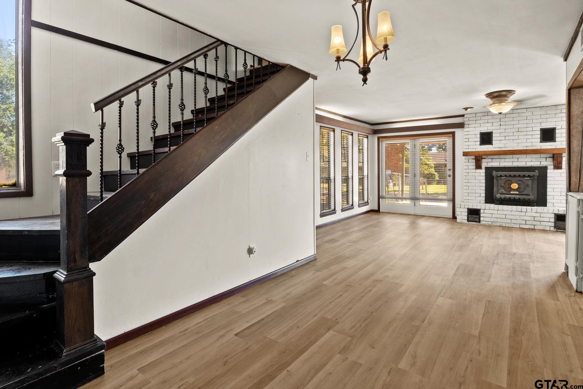 600 W 12th St