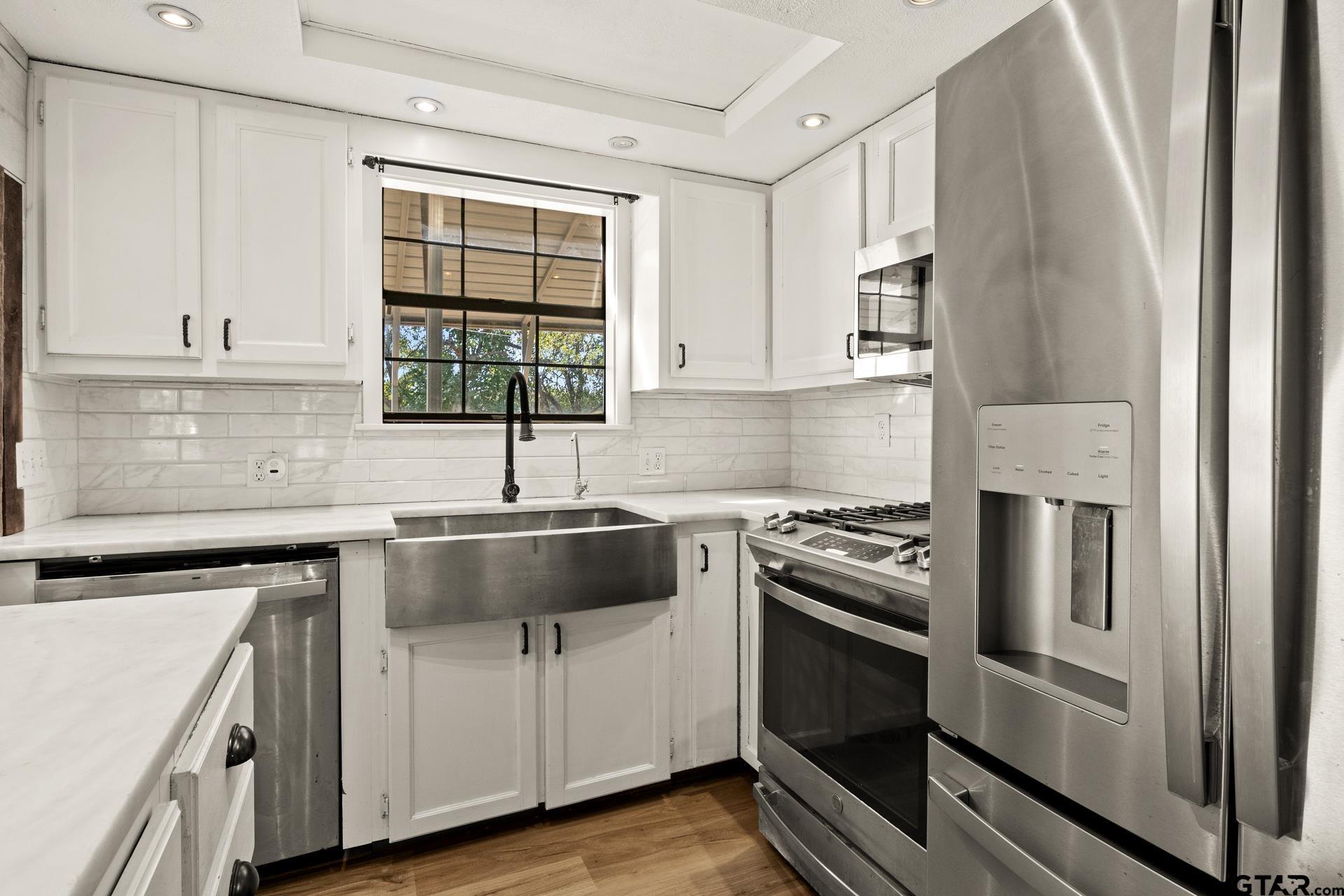 600 W 12th St