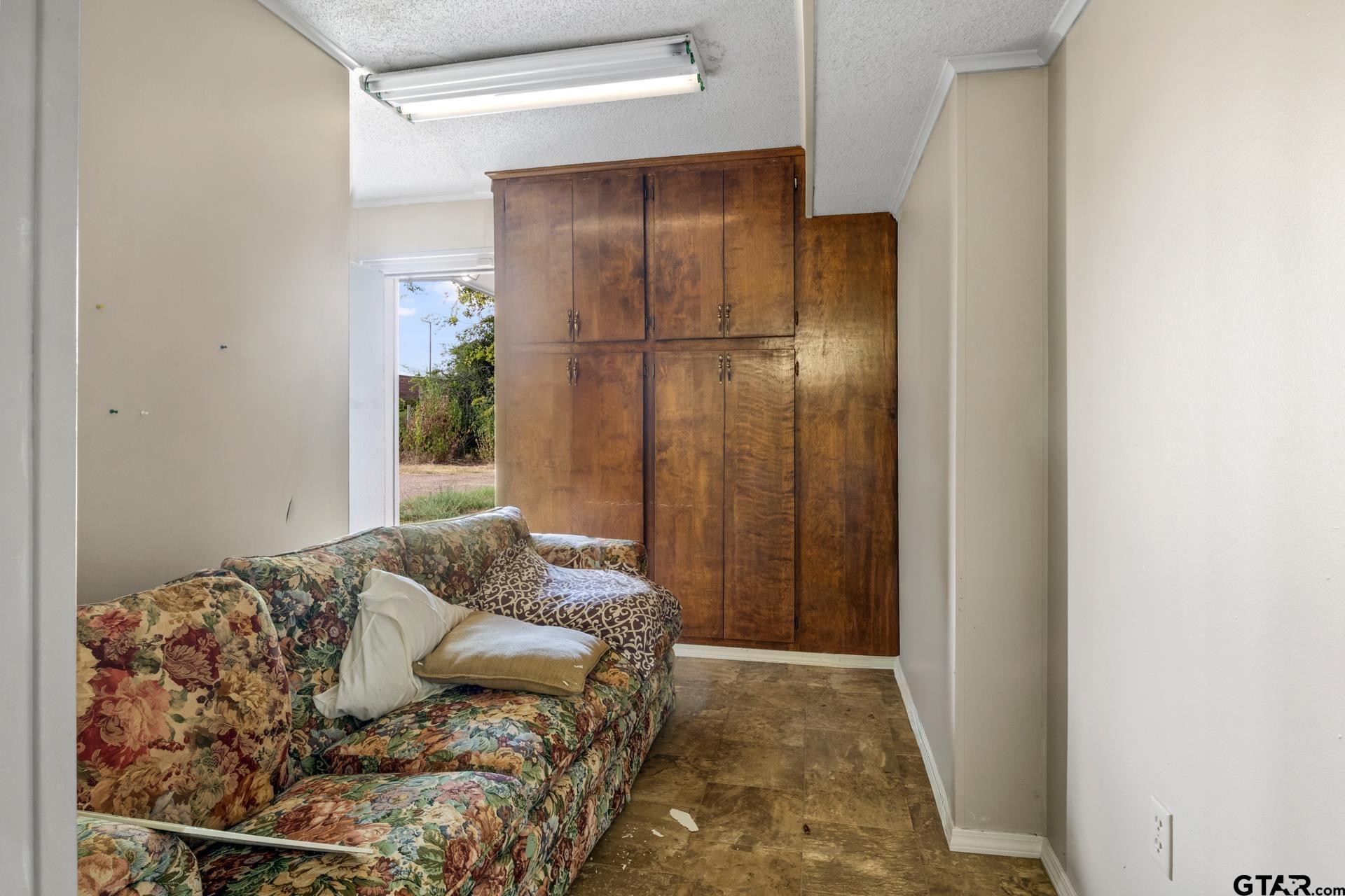203 E 16th