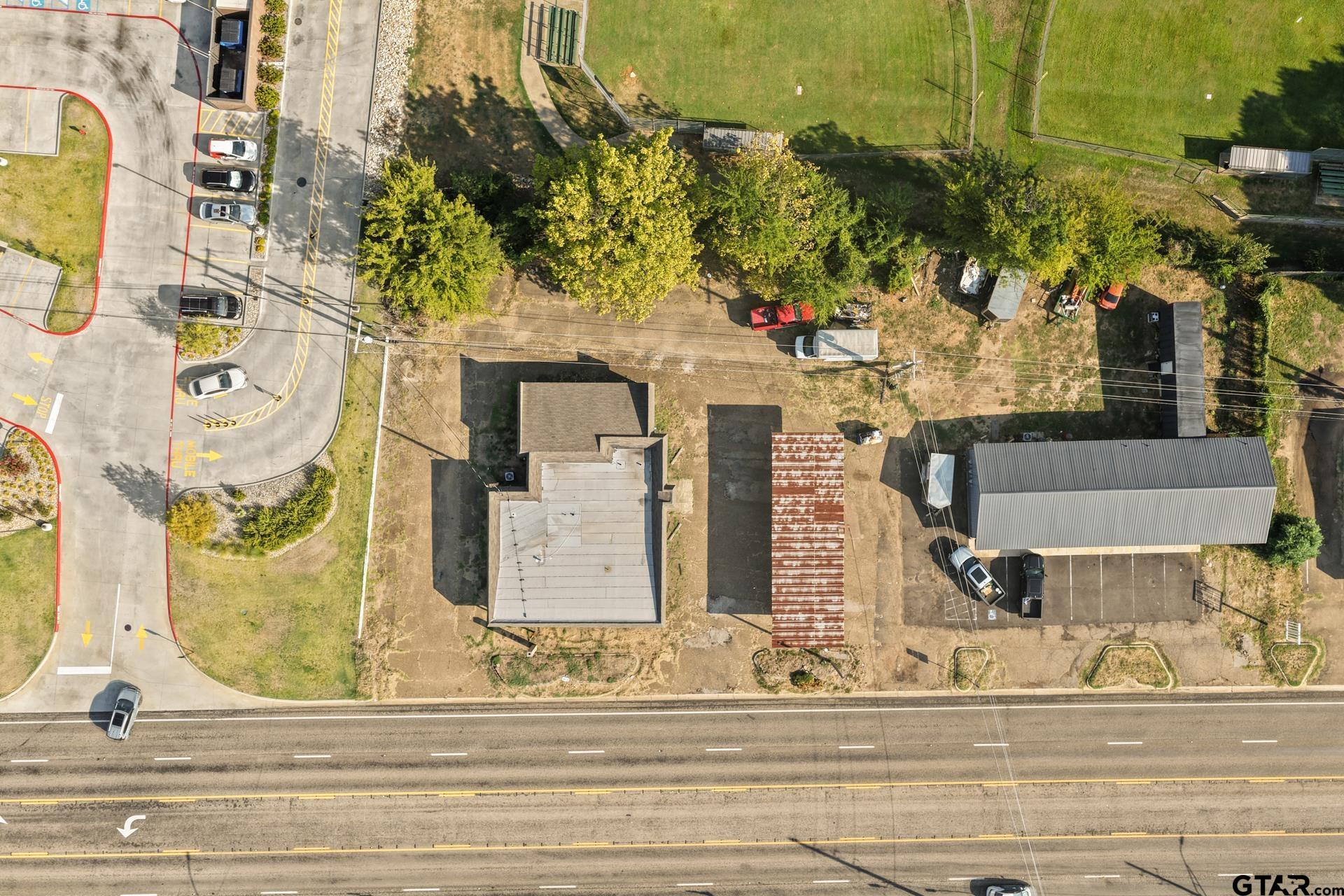203 E 16th